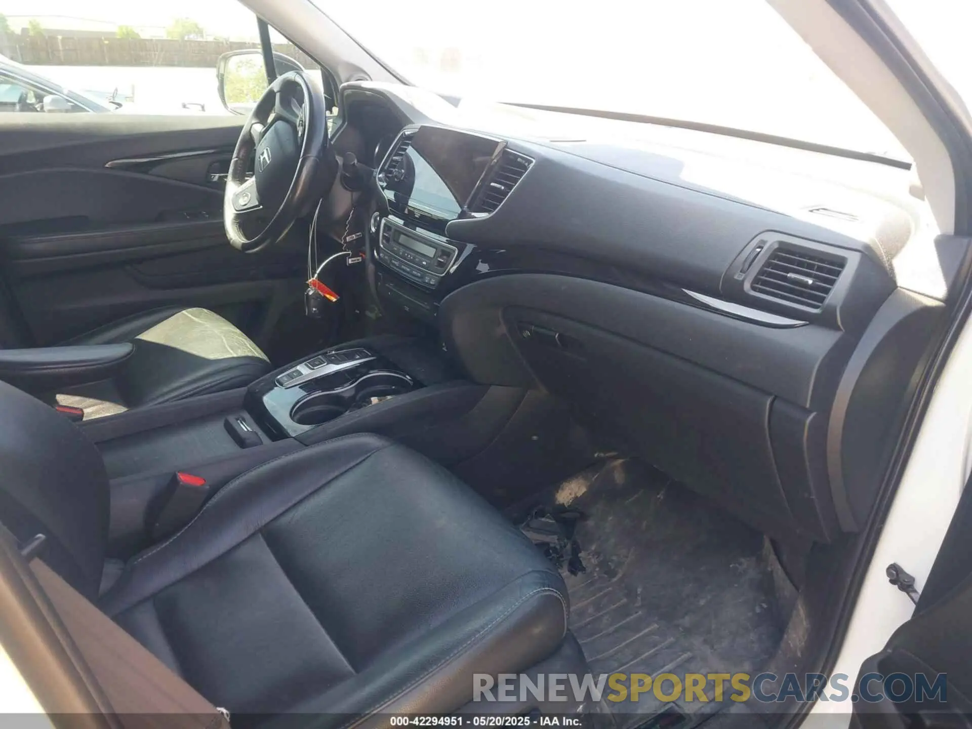 5 Photograph of a damaged car 5FNYF6H63KB046486 HONDA PILOT 2019