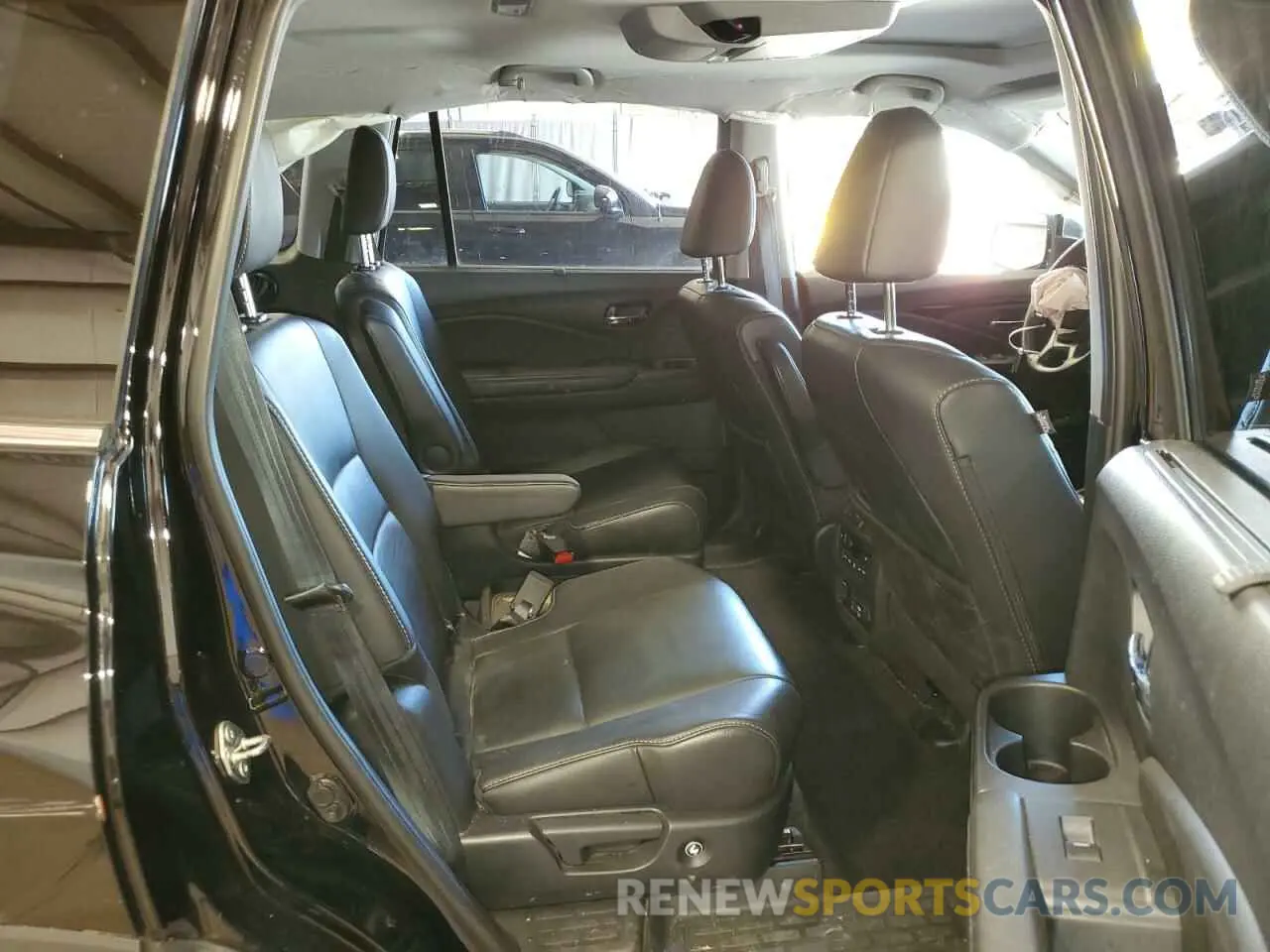 11 Photograph of a damaged car 5FNYF6H63KB098281 HONDA PILOT 2019