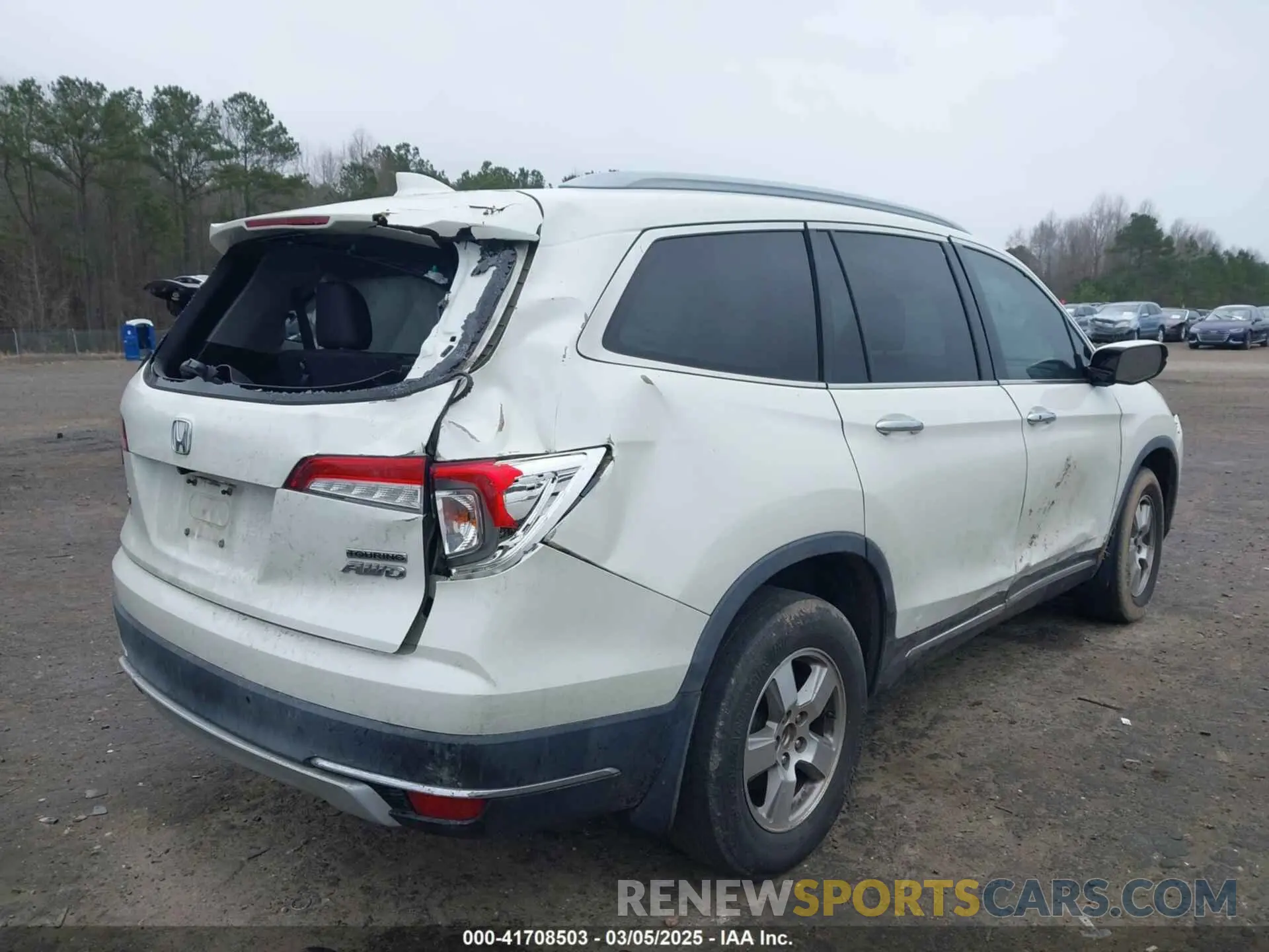 4 Photograph of a damaged car 5FNYF6H65KB035053 HONDA PILOT 2019