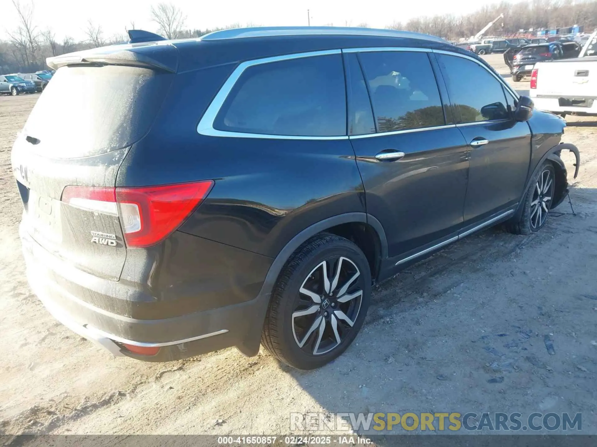 4 Photograph of a damaged car 5FNYF6H65KB061796 HONDA PILOT 2019