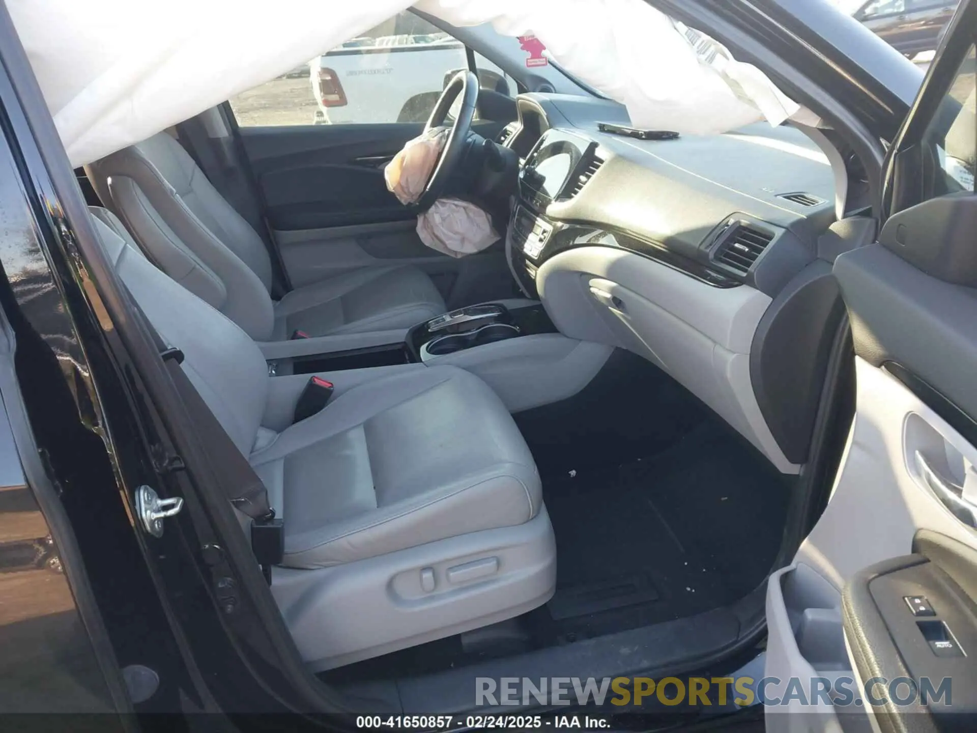 5 Photograph of a damaged car 5FNYF6H65KB061796 HONDA PILOT 2019