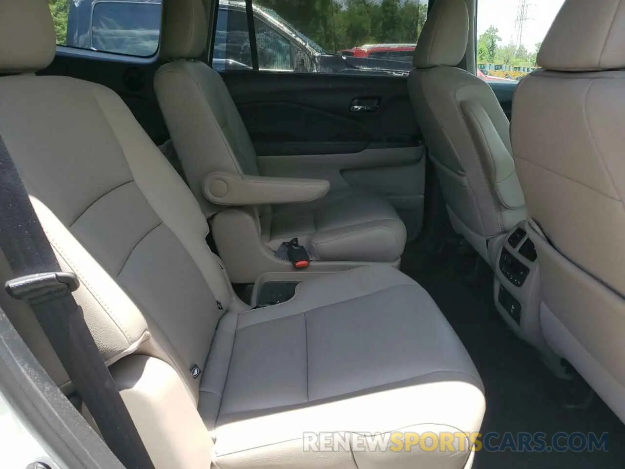 11 Photograph of a damaged car 5FNYF6H66KB006337 HONDA PILOT 2019