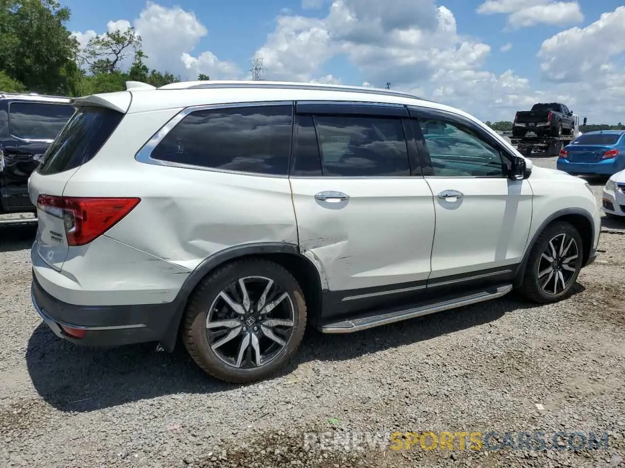 3 Photograph of a damaged car 5FNYF6H66KB006337 HONDA PILOT 2019