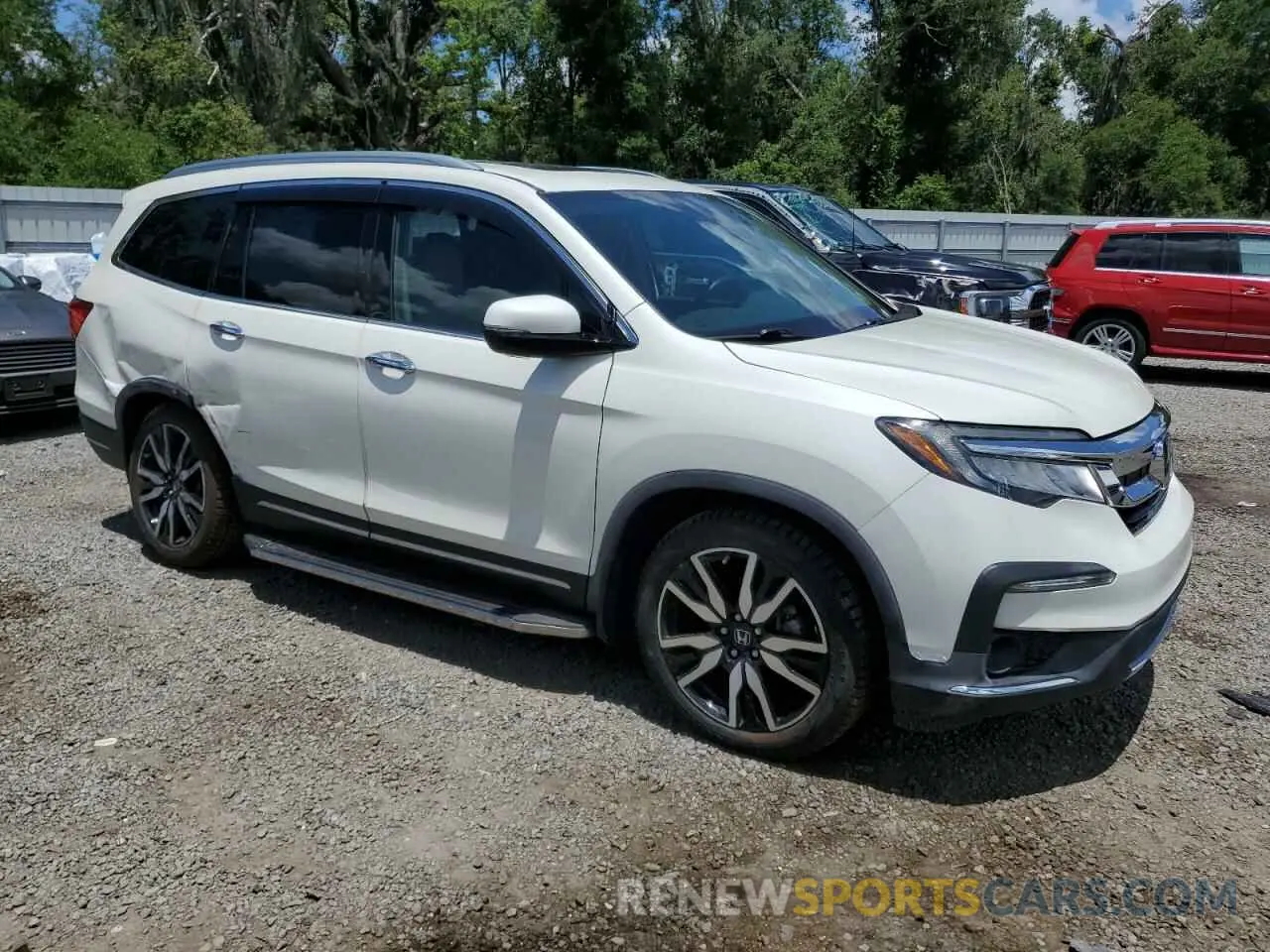 4 Photograph of a damaged car 5FNYF6H66KB006337 HONDA PILOT 2019