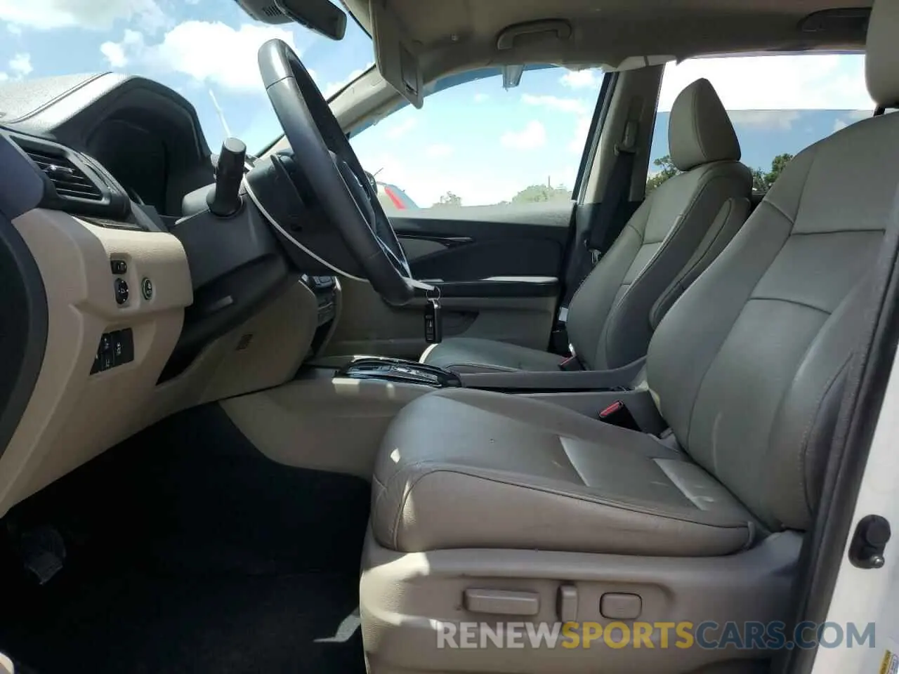 7 Photograph of a damaged car 5FNYF6H66KB006337 HONDA PILOT 2019