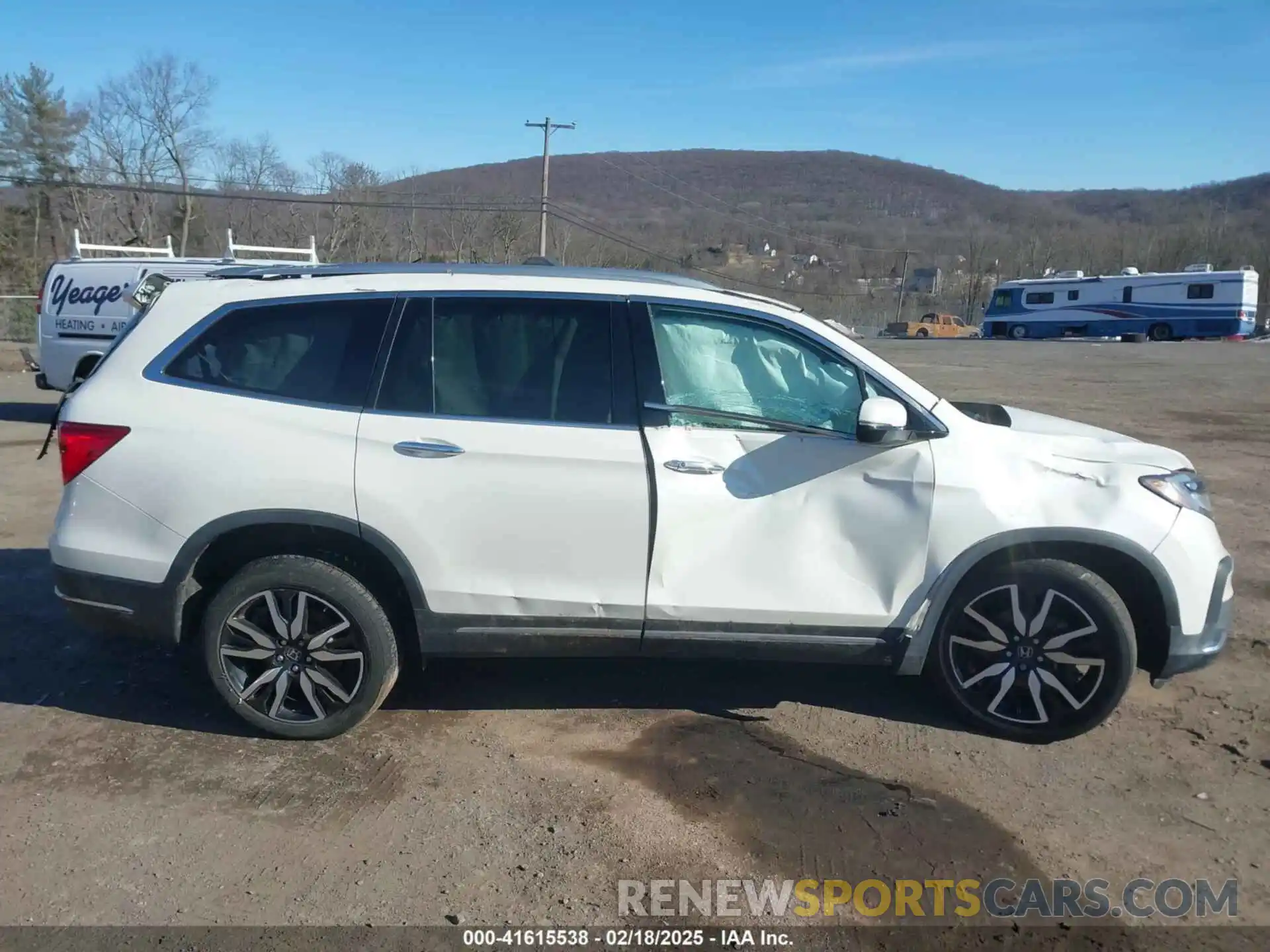 13 Photograph of a damaged car 5FNYF6H66KB073553 HONDA PILOT 2019