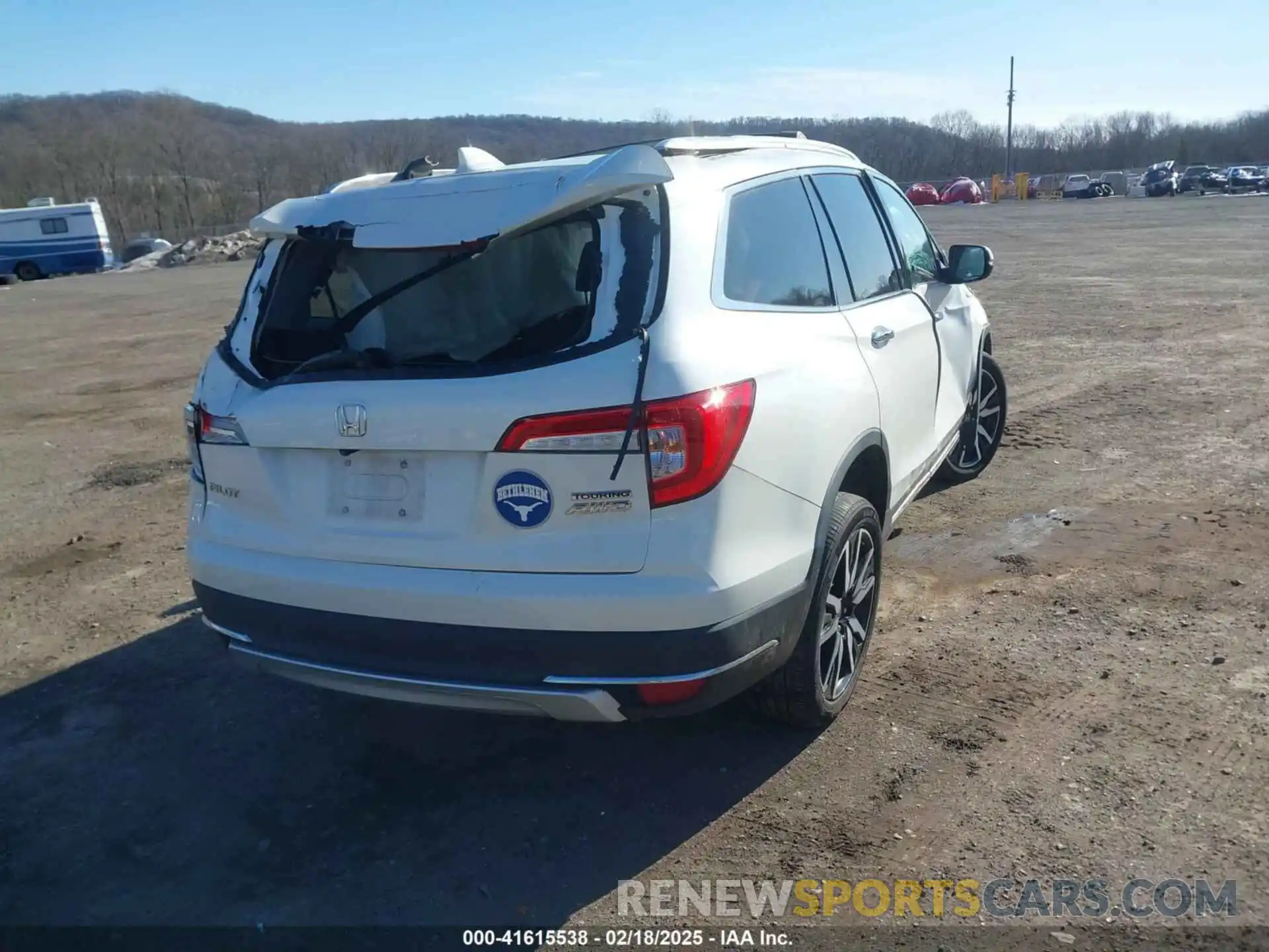 4 Photograph of a damaged car 5FNYF6H66KB073553 HONDA PILOT 2019