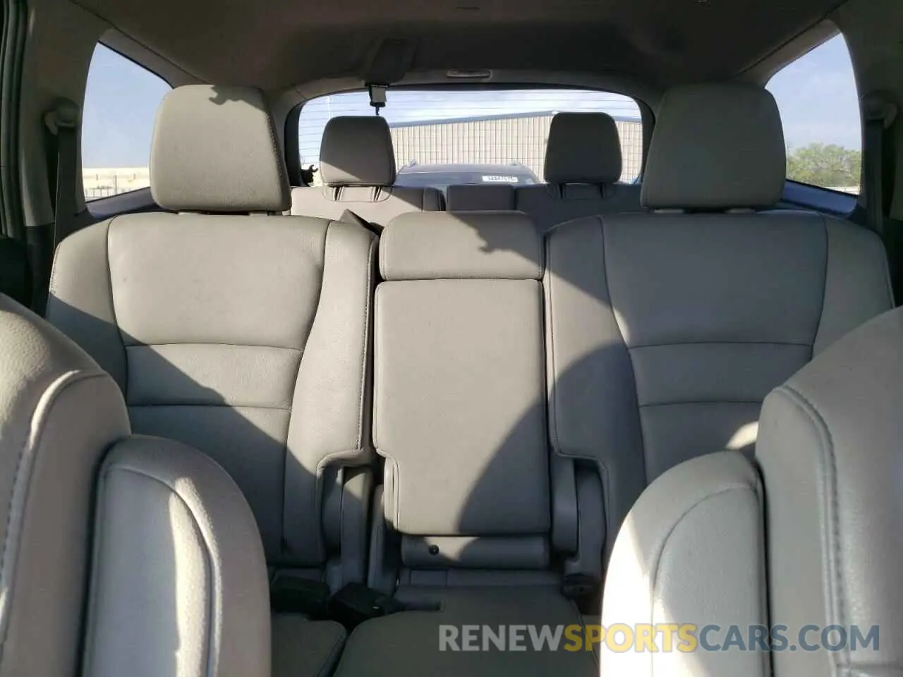 10 Photograph of a damaged car 5FNYF6H90KB000303 HONDA PILOT 2019