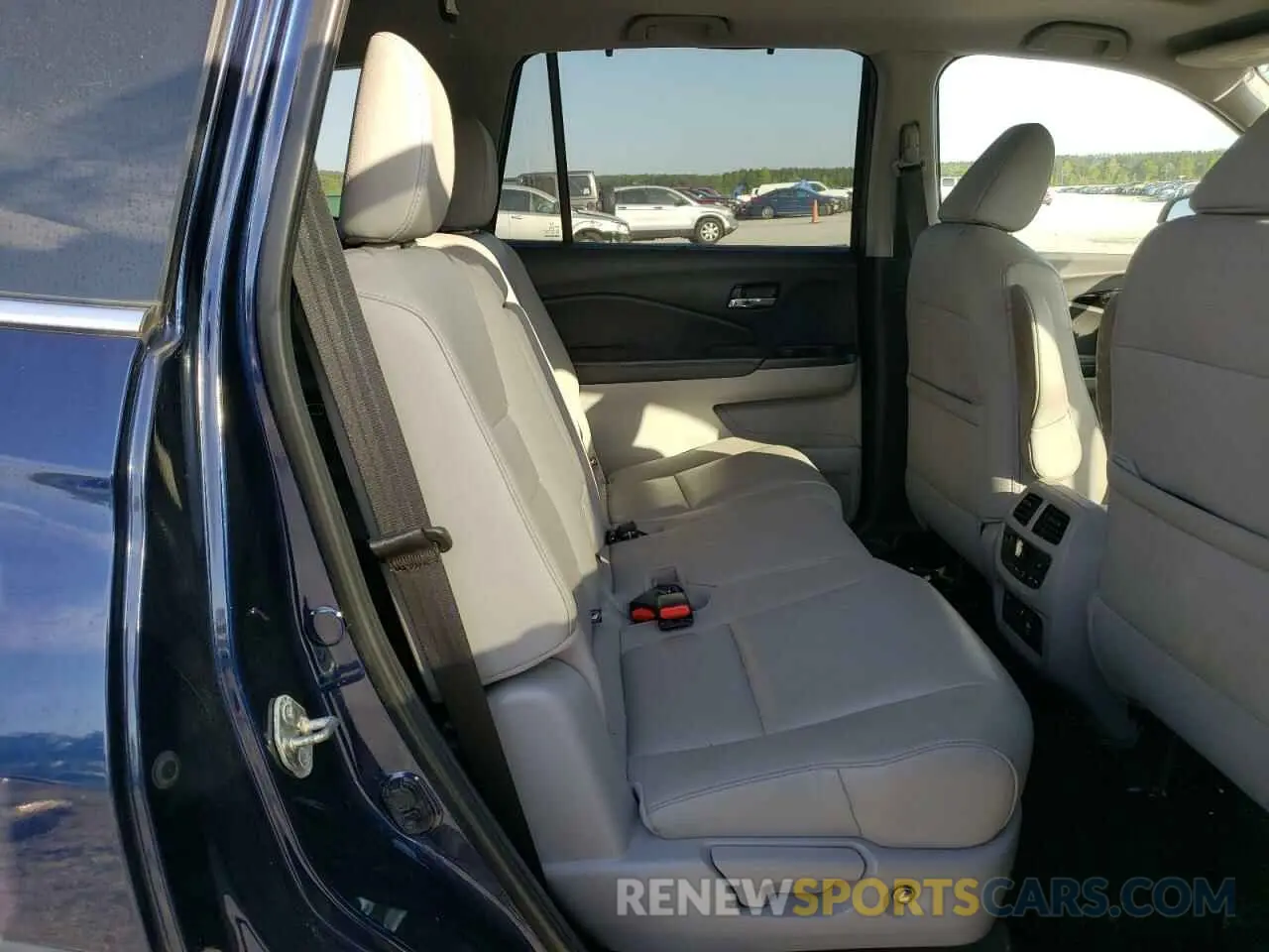 11 Photograph of a damaged car 5FNYF6H90KB000303 HONDA PILOT 2019