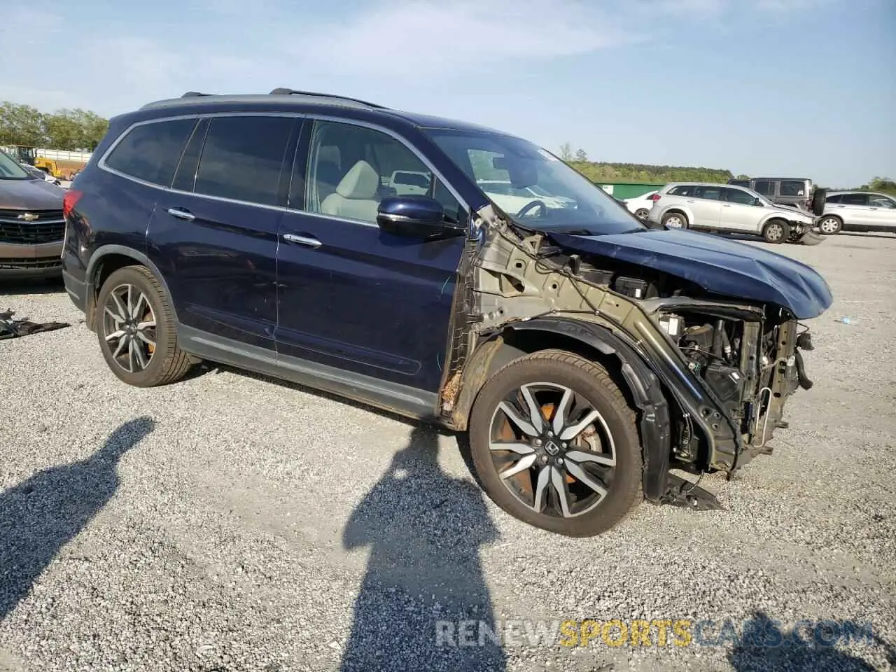4 Photograph of a damaged car 5FNYF6H90KB000303 HONDA PILOT 2019
