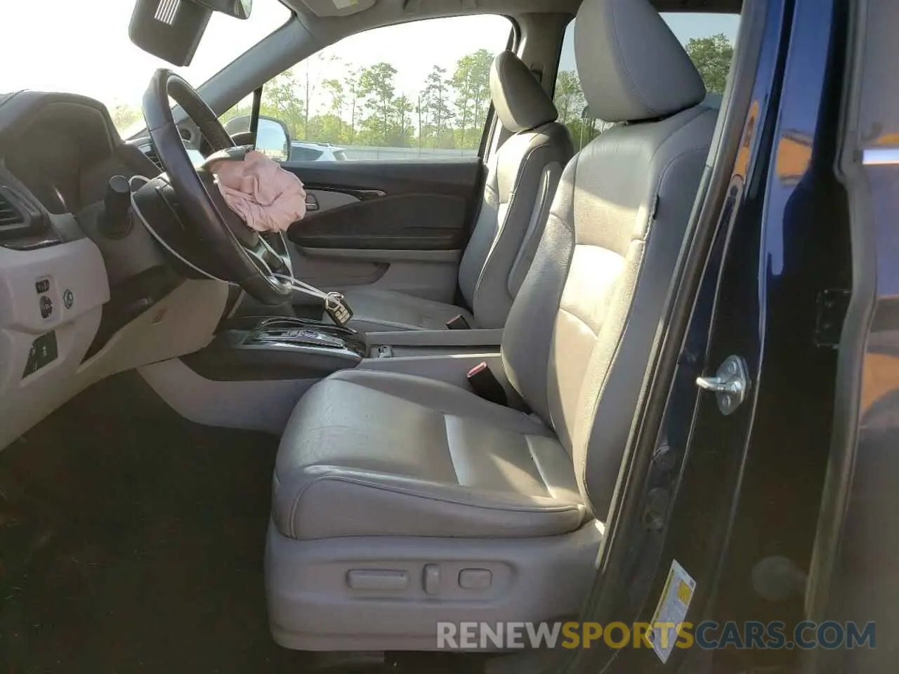 7 Photograph of a damaged car 5FNYF6H90KB000303 HONDA PILOT 2019