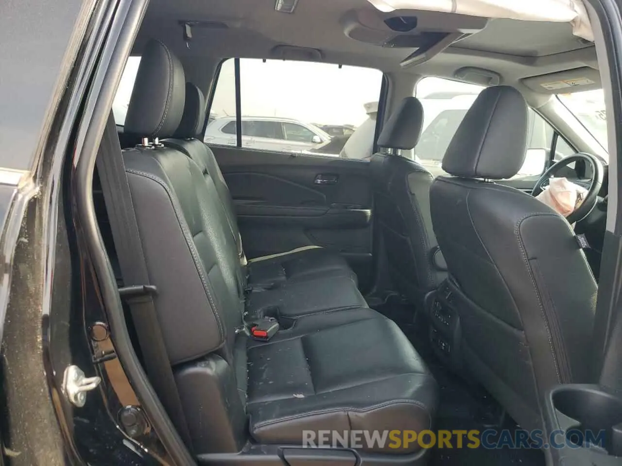 11 Photograph of a damaged car 5FNYF6H91KB005381 HONDA PILOT 2019