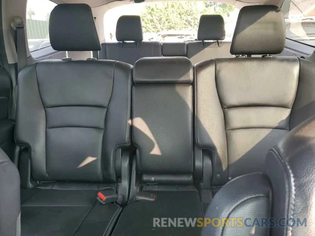 10 Photograph of a damaged car 5FNYF6H91KB016882 HONDA PILOT 2019