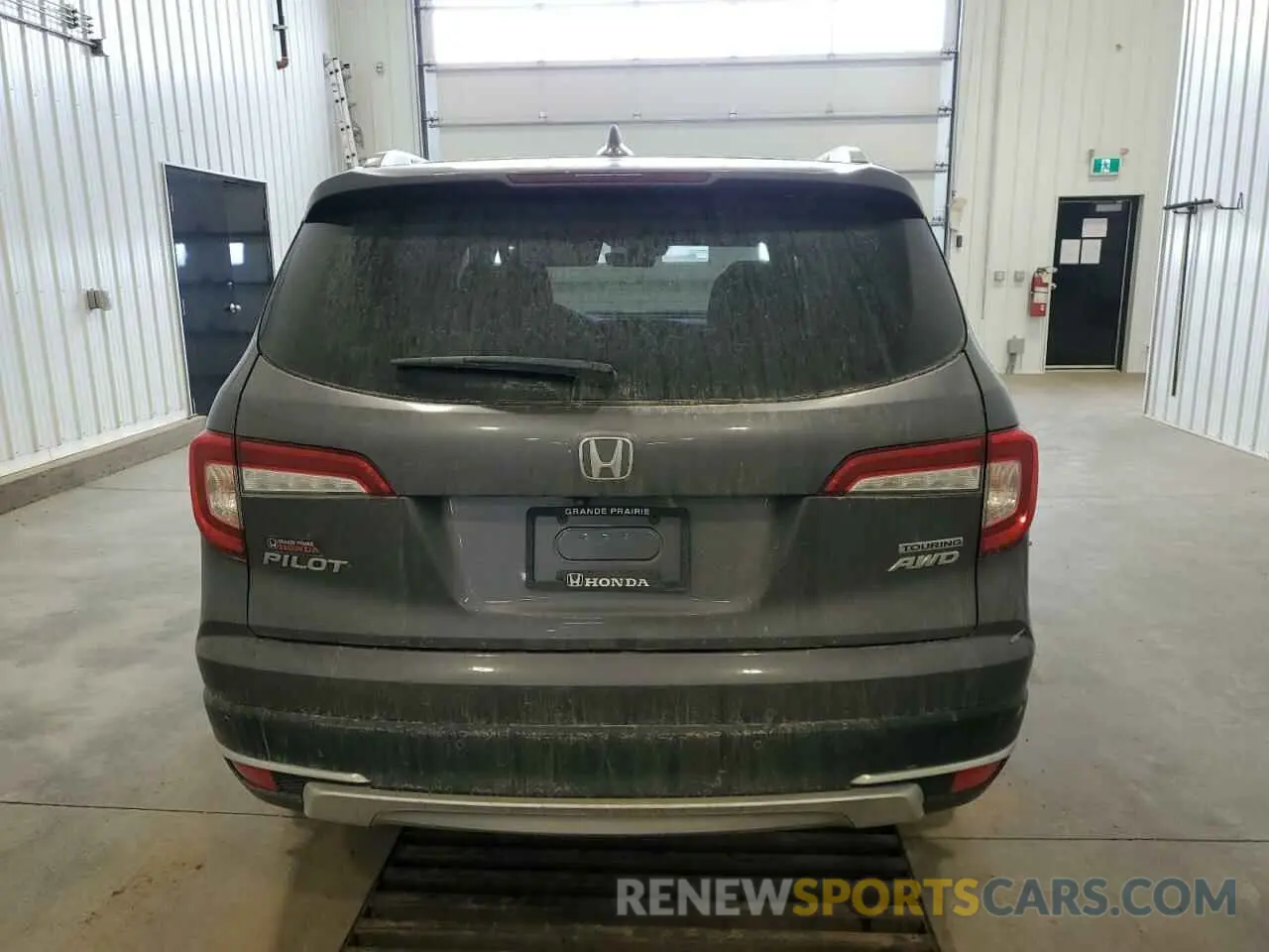 6 Photograph of a damaged car 5FNYF6H93KB502528 HONDA PILOT 2019