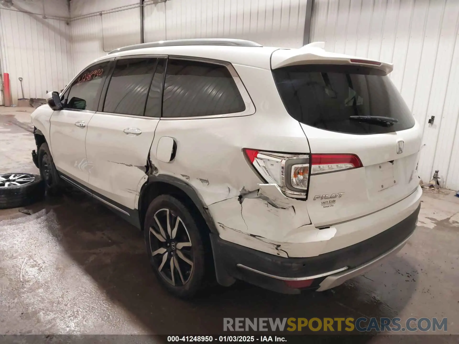 3 Photograph of a damaged car 5FNYF6H94KB052453 HONDA PILOT 2019
