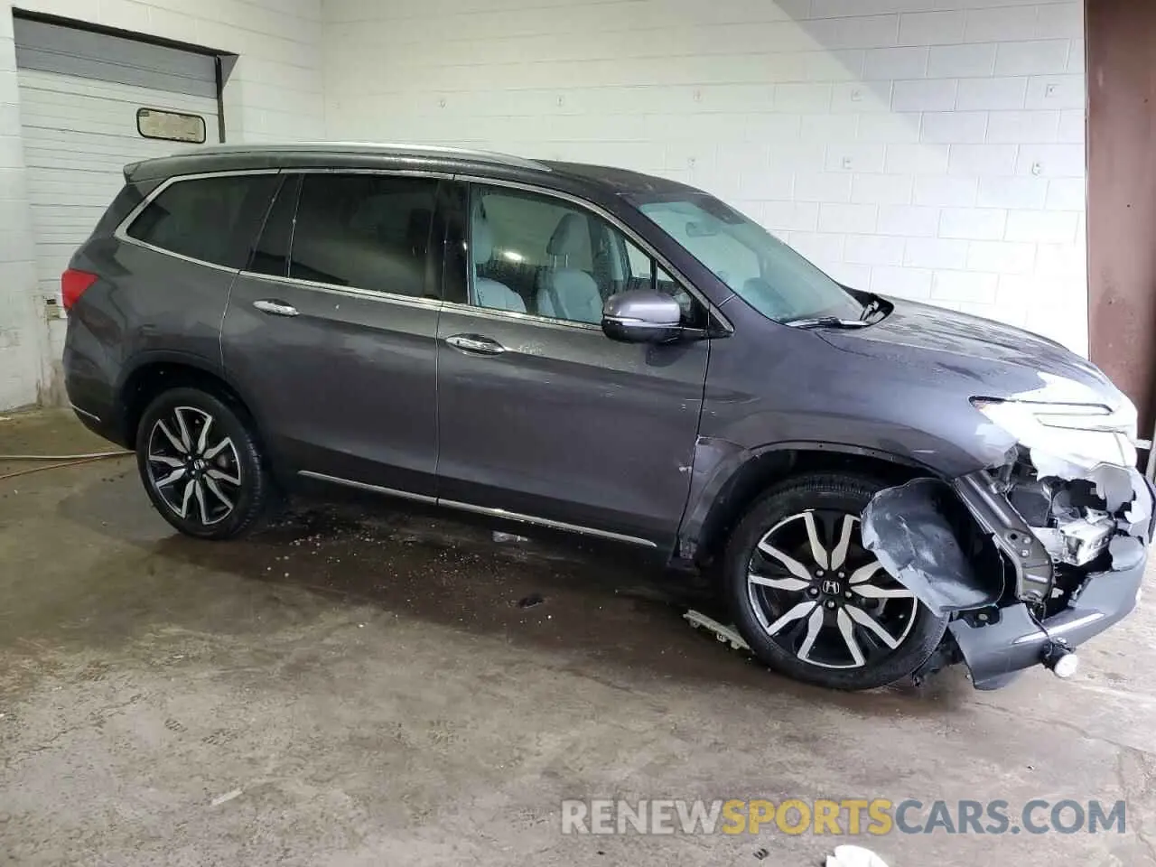 4 Photograph of a damaged car 5FNYF6H94KB055109 HONDA PILOT 2019