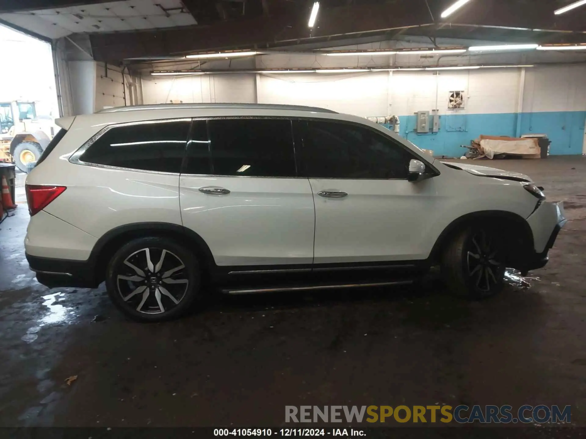 13 Photograph of a damaged car 5FNYF6H95KB030896 HONDA PILOT 2019