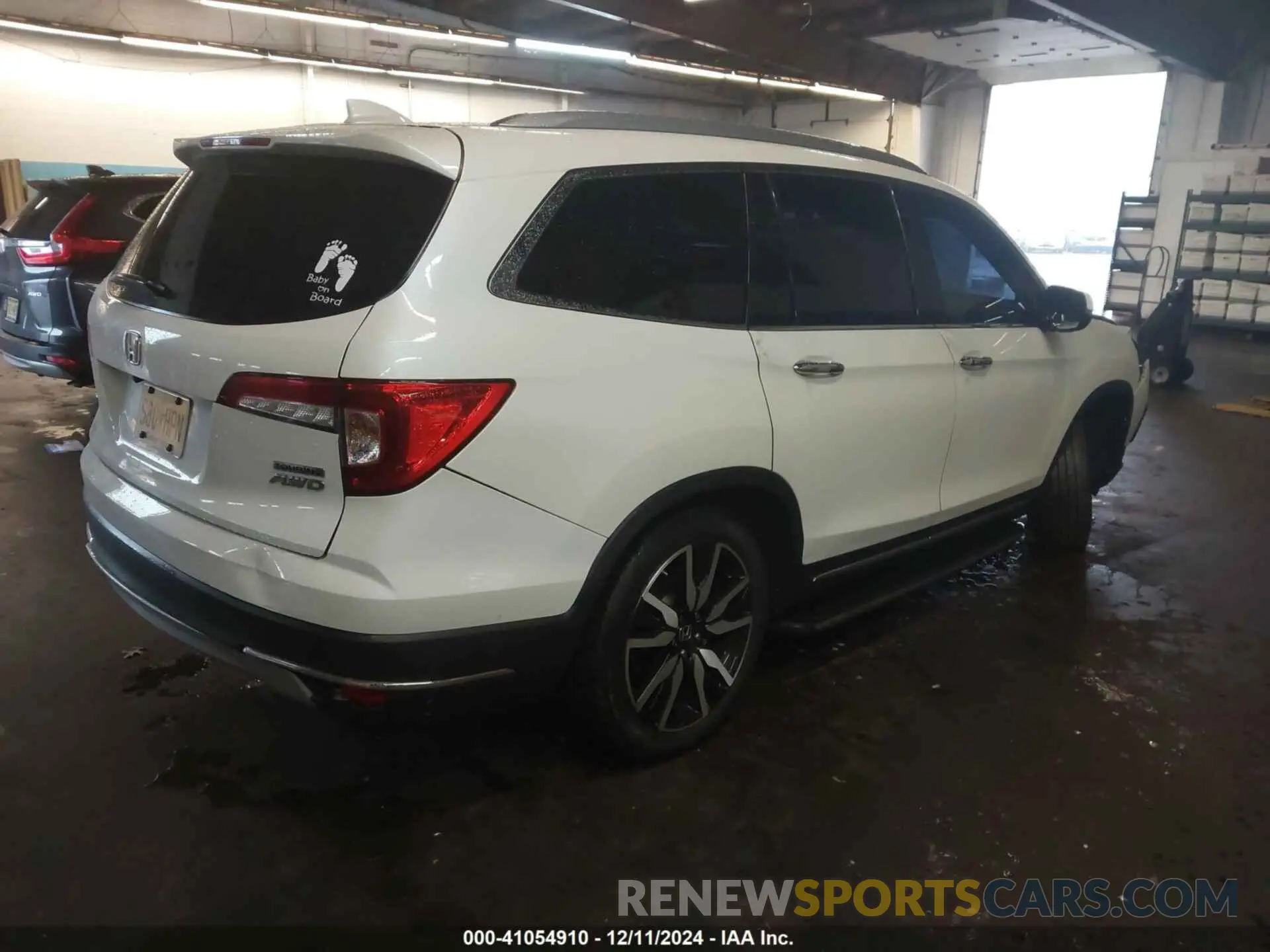 4 Photograph of a damaged car 5FNYF6H95KB030896 HONDA PILOT 2019