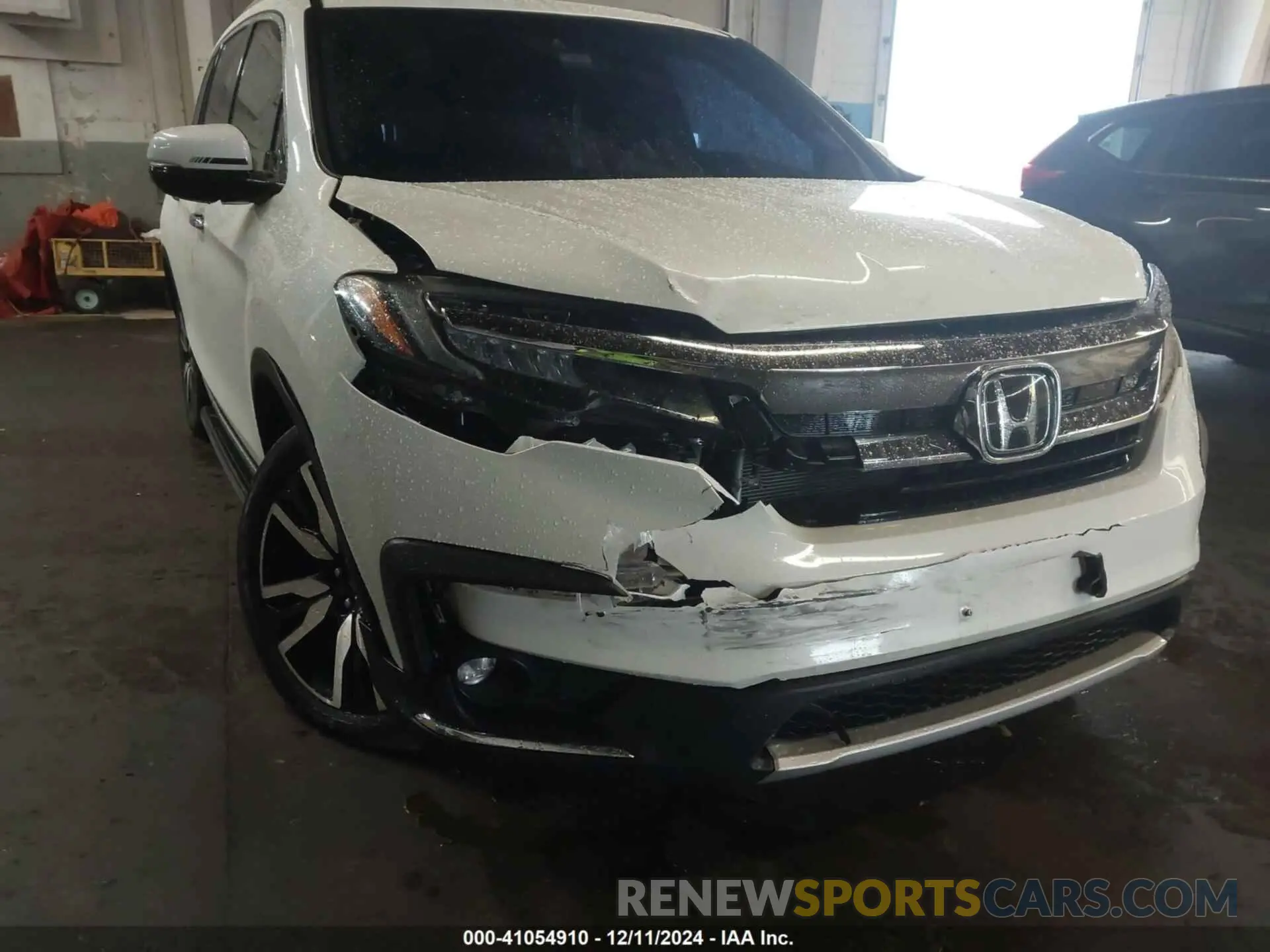 6 Photograph of a damaged car 5FNYF6H95KB030896 HONDA PILOT 2019