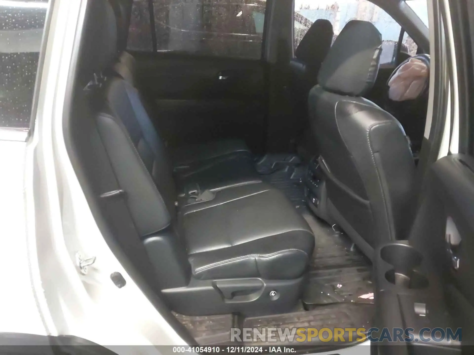 8 Photograph of a damaged car 5FNYF6H95KB030896 HONDA PILOT 2019
