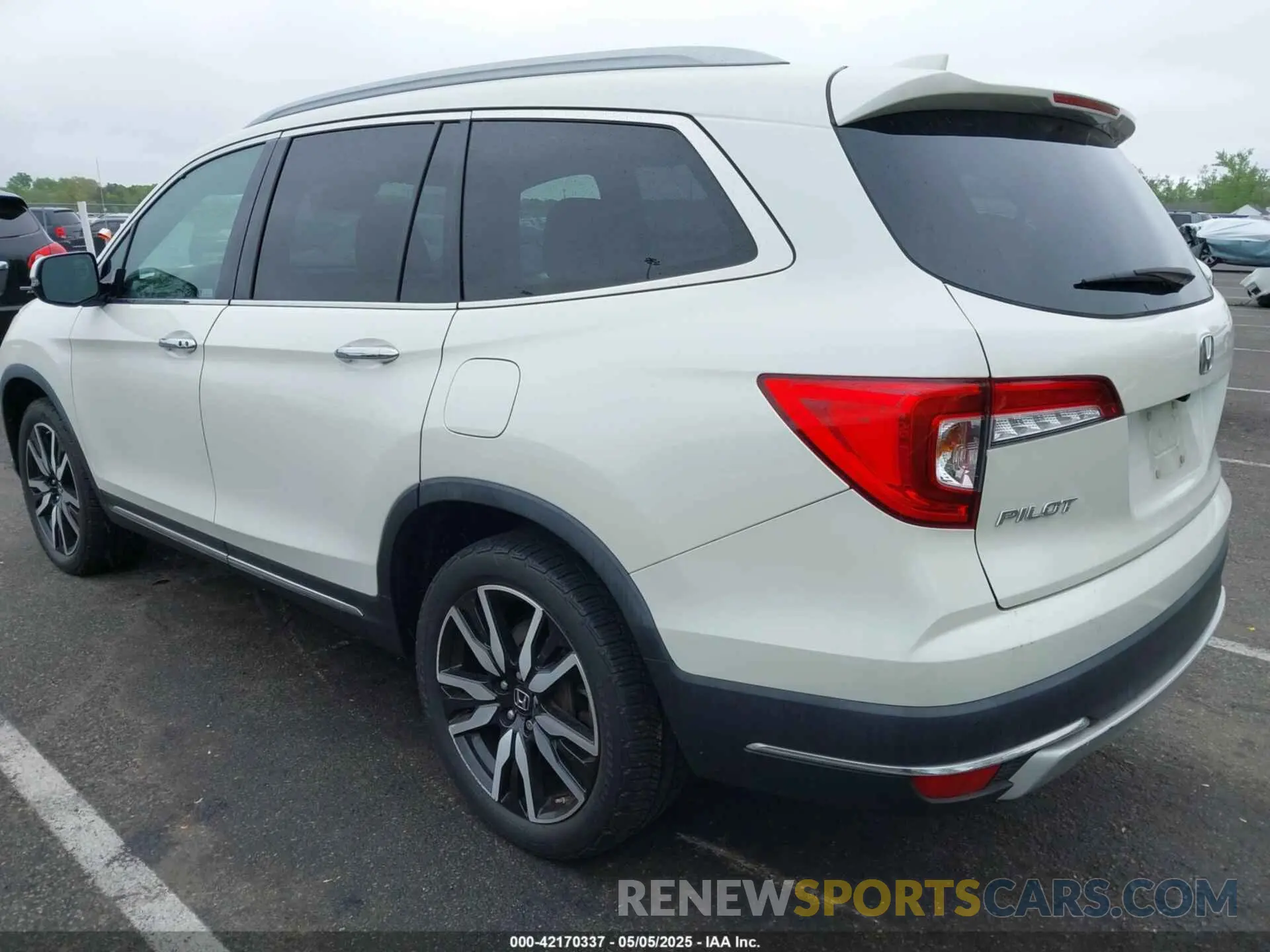 3 Photograph of a damaged car 5FNYF6H96KB000824 HONDA PILOT 2019