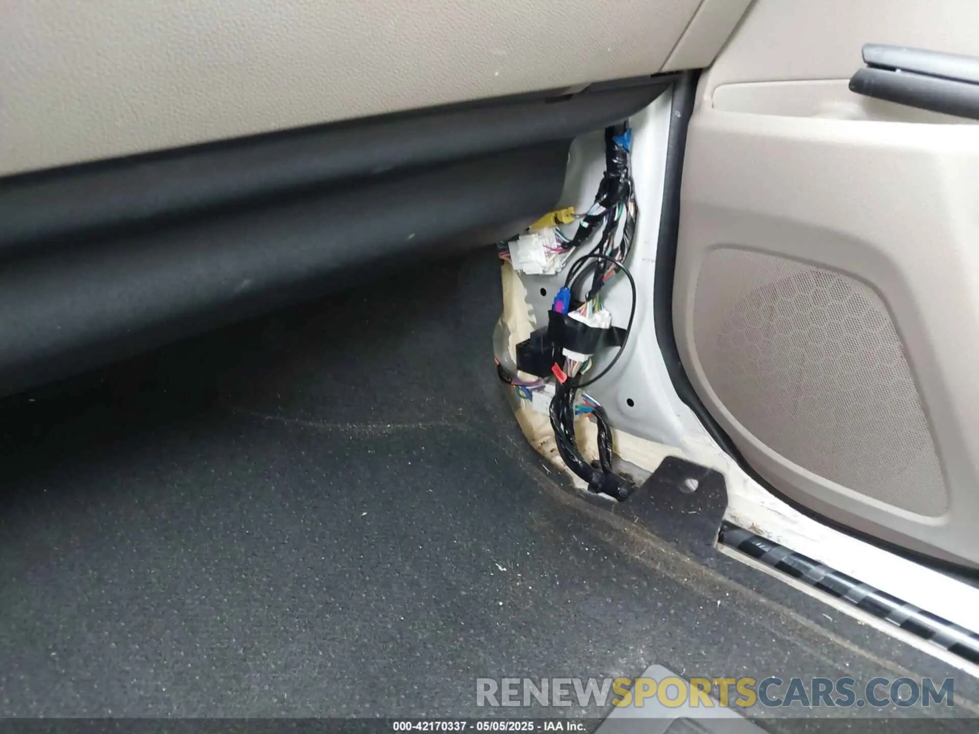 6 Photograph of a damaged car 5FNYF6H96KB000824 HONDA PILOT 2019