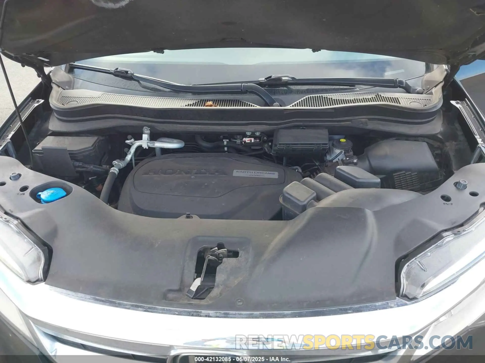 10 Photograph of a damaged car 5FNYF6H96KB015520 HONDA PILOT 2019