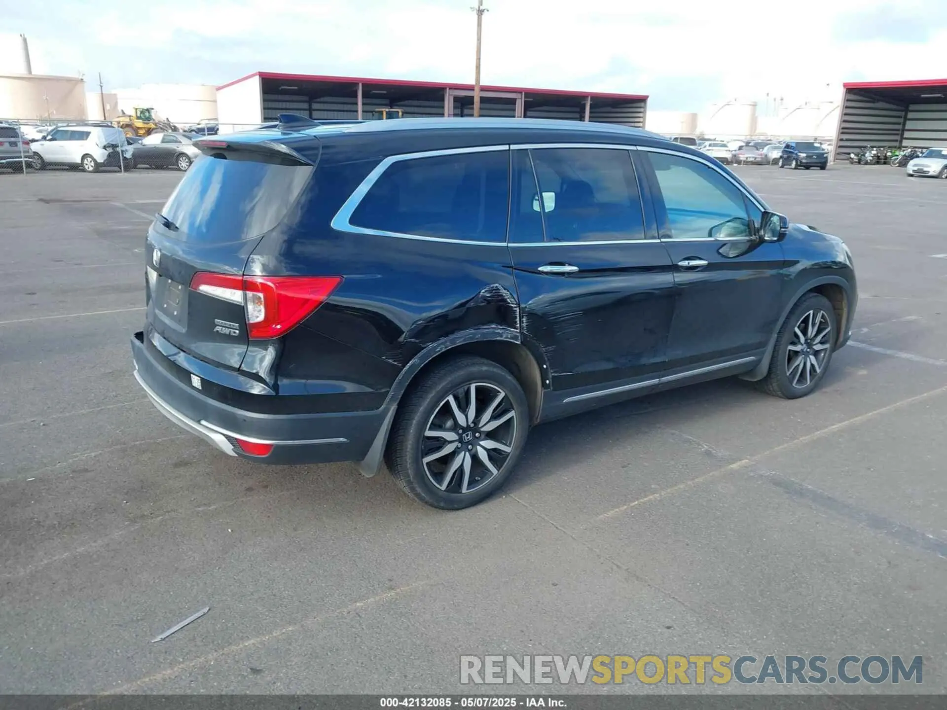 4 Photograph of a damaged car 5FNYF6H96KB015520 HONDA PILOT 2019