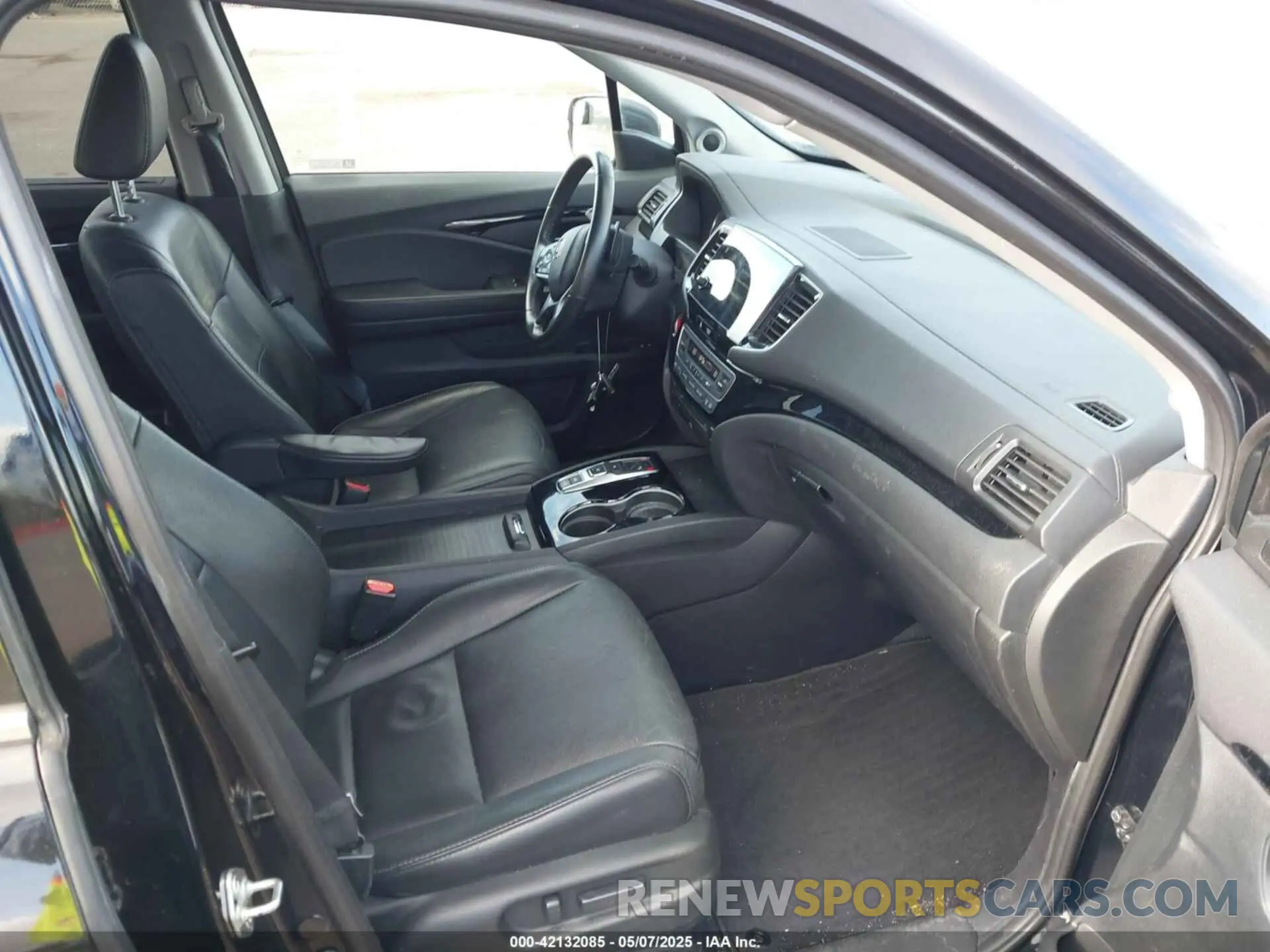 5 Photograph of a damaged car 5FNYF6H96KB015520 HONDA PILOT 2019