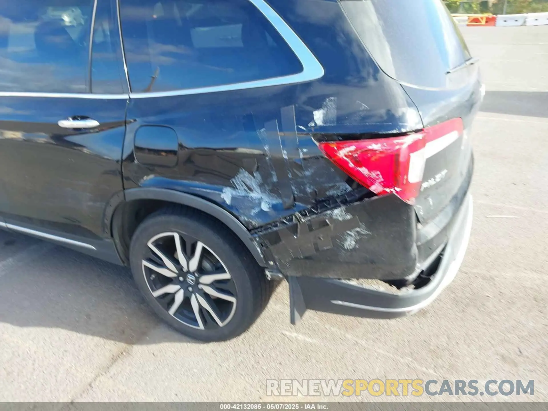 6 Photograph of a damaged car 5FNYF6H96KB015520 HONDA PILOT 2019
