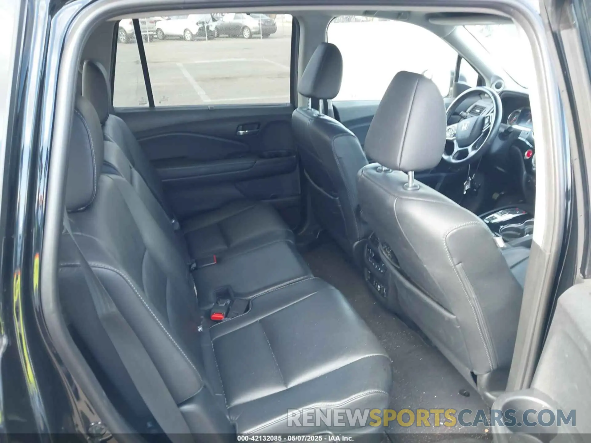 8 Photograph of a damaged car 5FNYF6H96KB015520 HONDA PILOT 2019