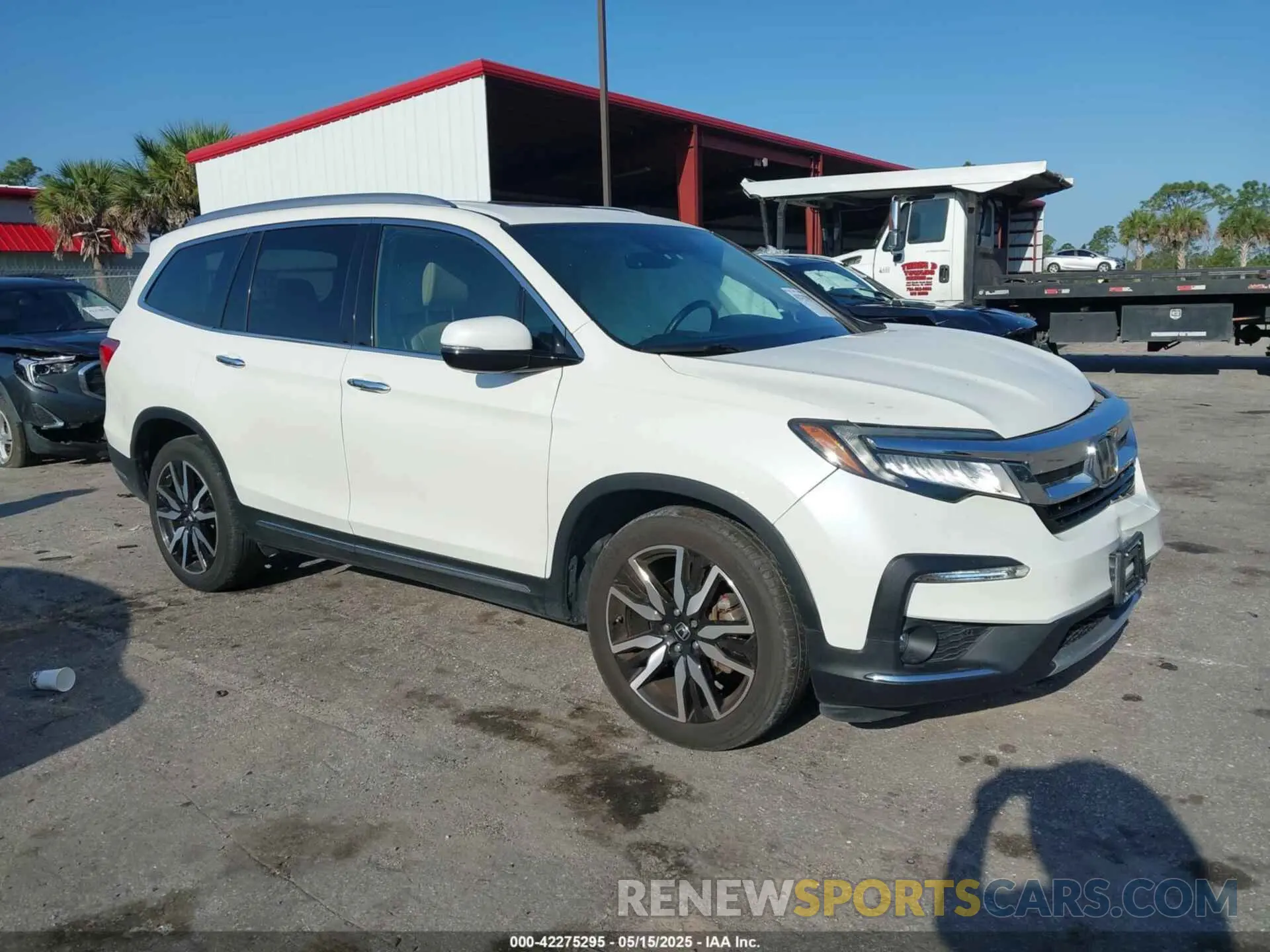 1 Photograph of a damaged car 5FNYF6H98KB016992 HONDA PILOT 2019
