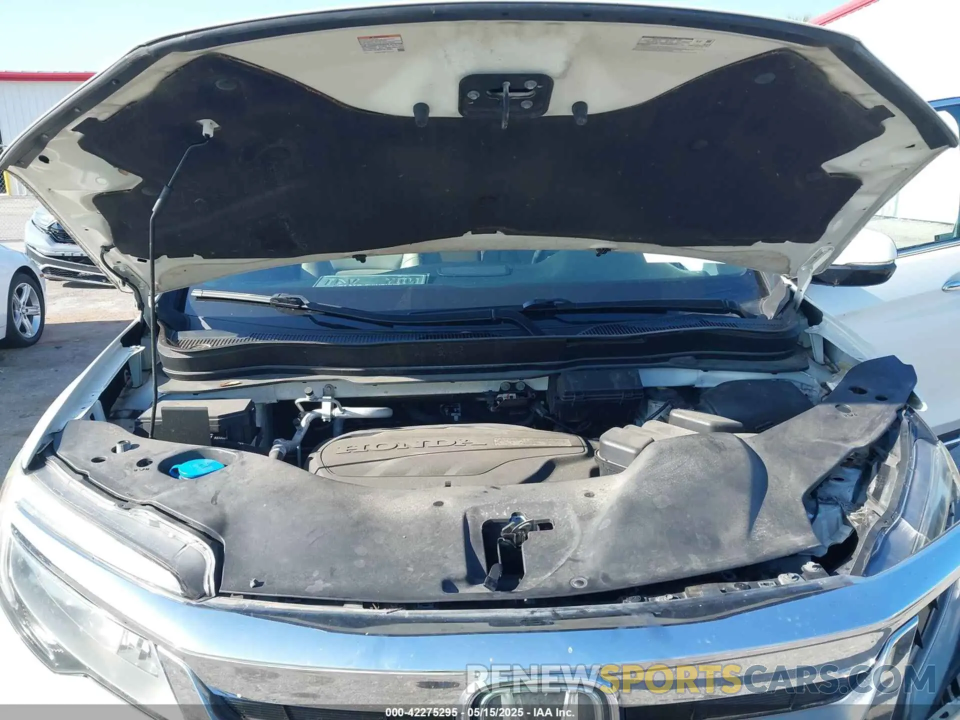 10 Photograph of a damaged car 5FNYF6H98KB016992 HONDA PILOT 2019