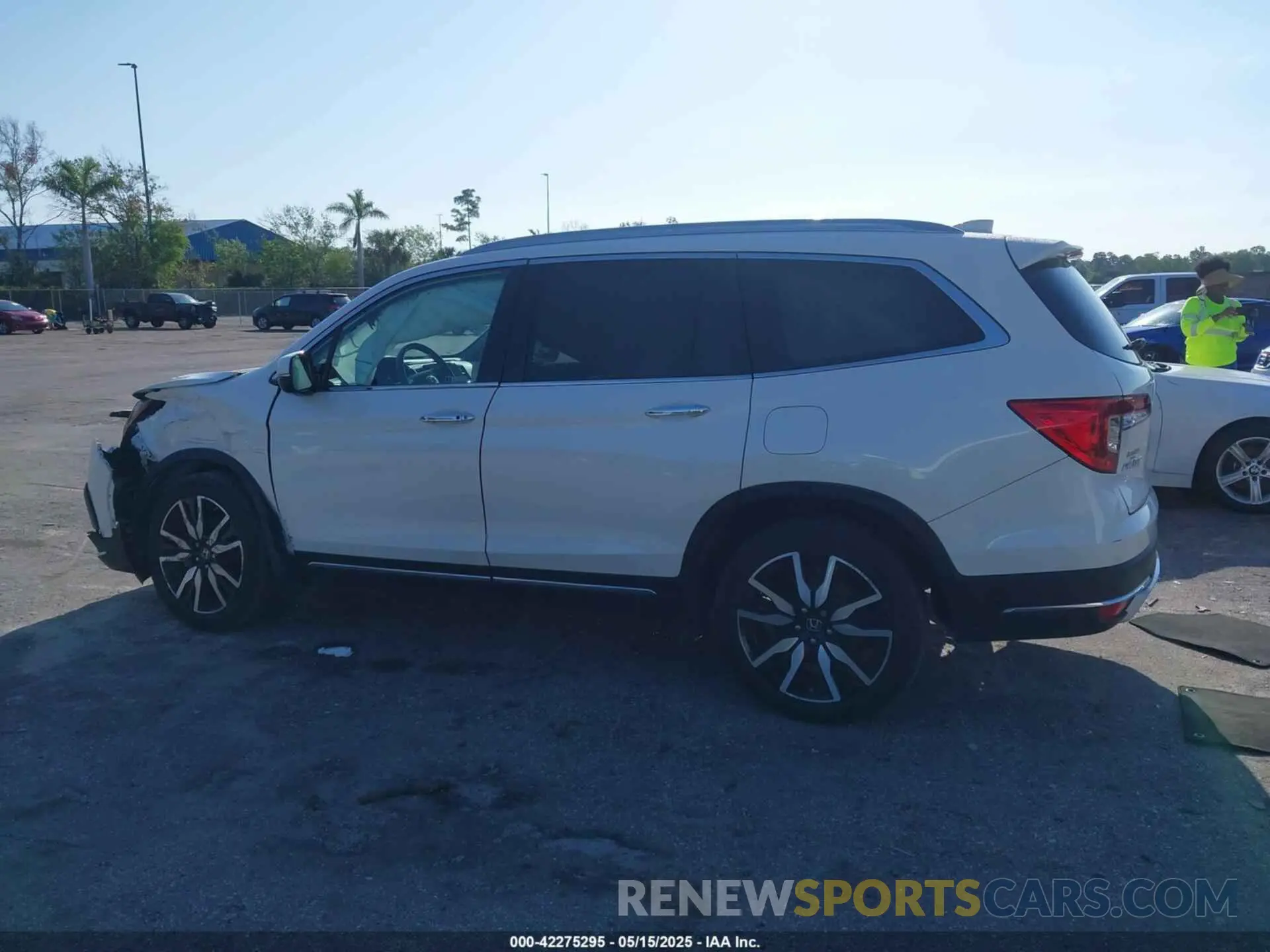 14 Photograph of a damaged car 5FNYF6H98KB016992 HONDA PILOT 2019