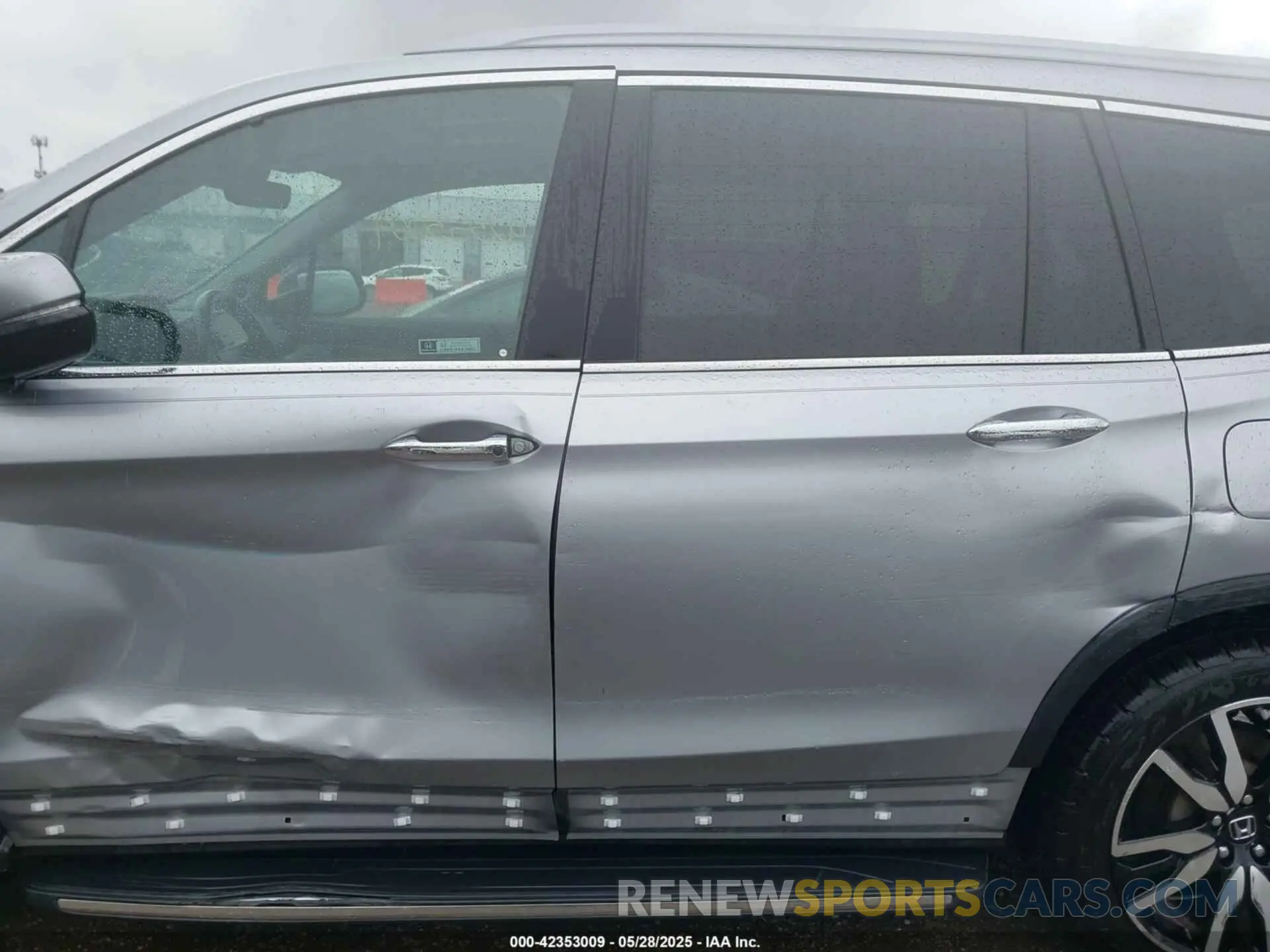 14 Photograph of a damaged car 5FNYF6H98KB097105 HONDA PILOT 2019