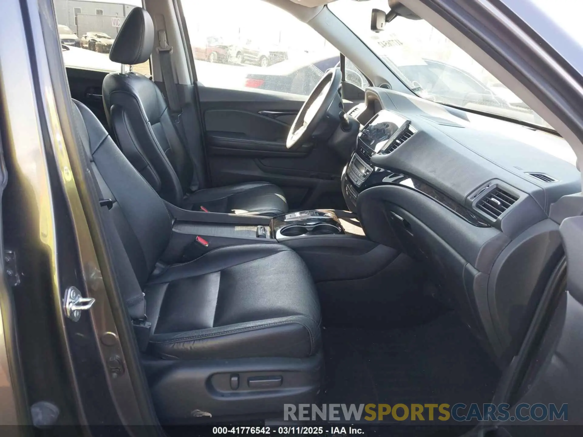 5 Photograph of a damaged car 5FNYF6H99KB016869 HONDA PILOT 2019