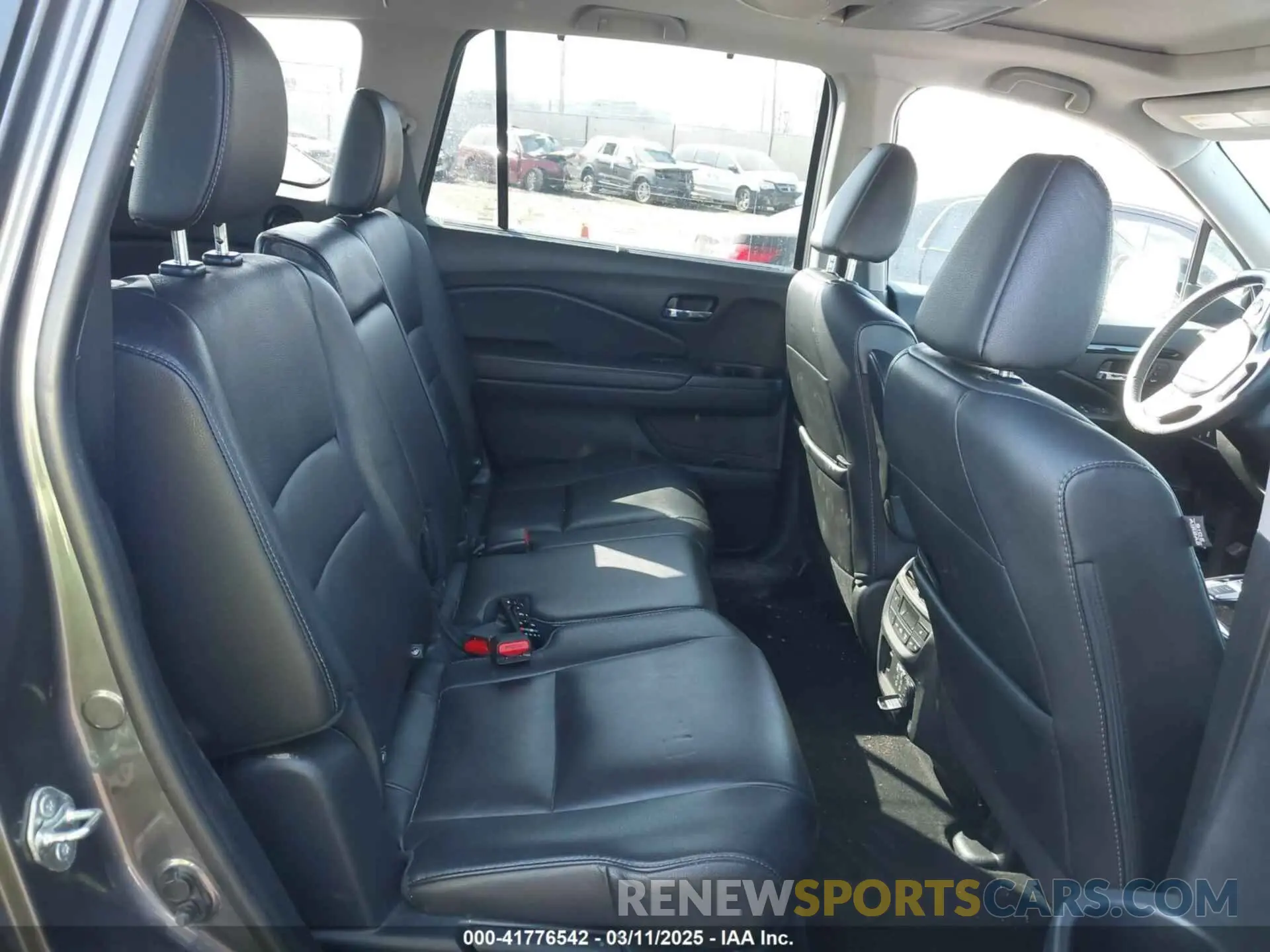 8 Photograph of a damaged car 5FNYF6H99KB016869 HONDA PILOT 2019