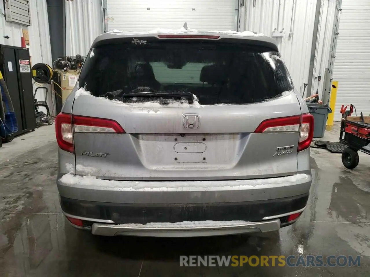 6 Photograph of a damaged car 5FNYF6H9XKB502512 HONDA PILOT 2019