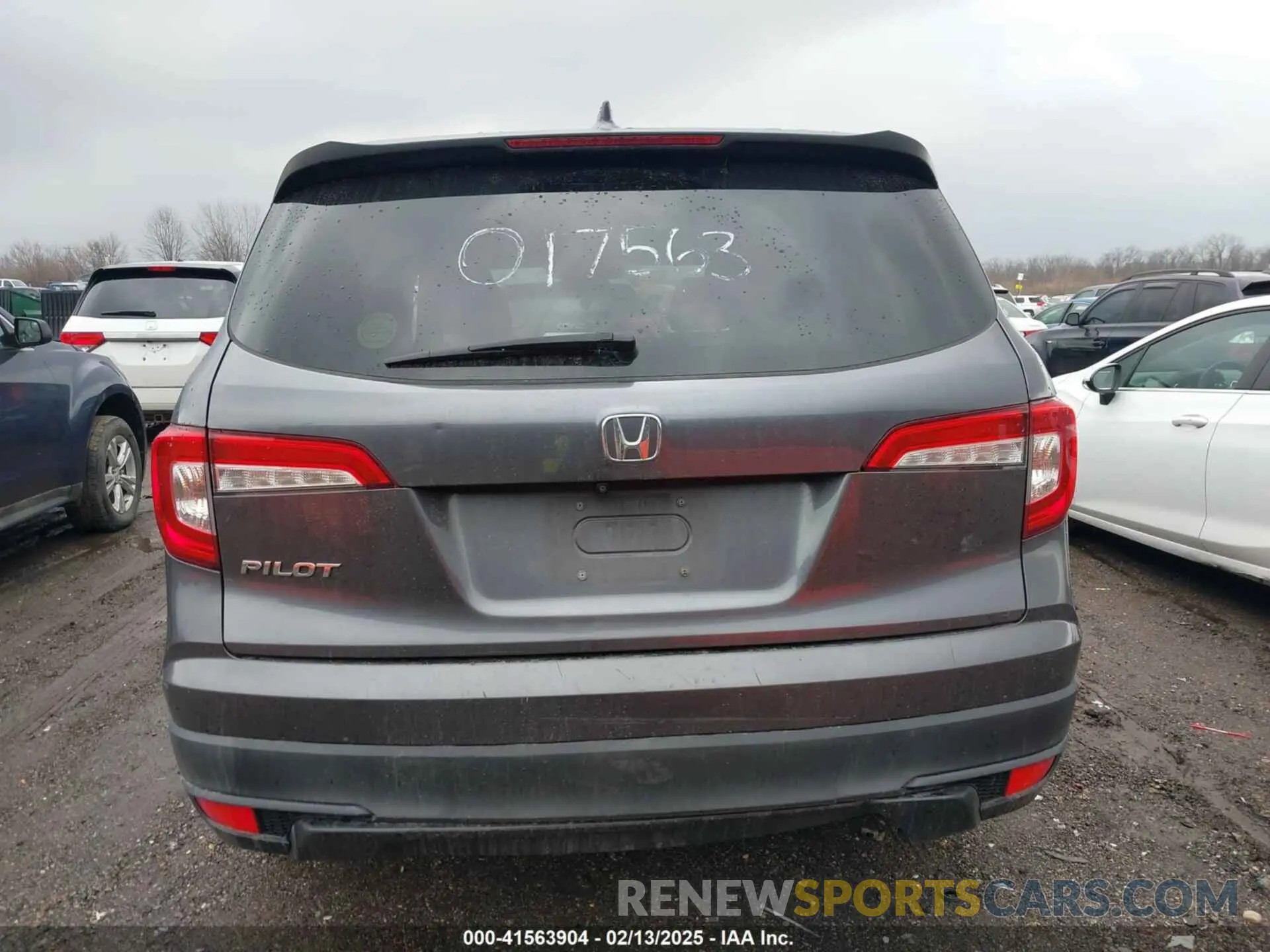 16 Photograph of a damaged car 5FNYF5H14LB017563 HONDA PILOT 2020