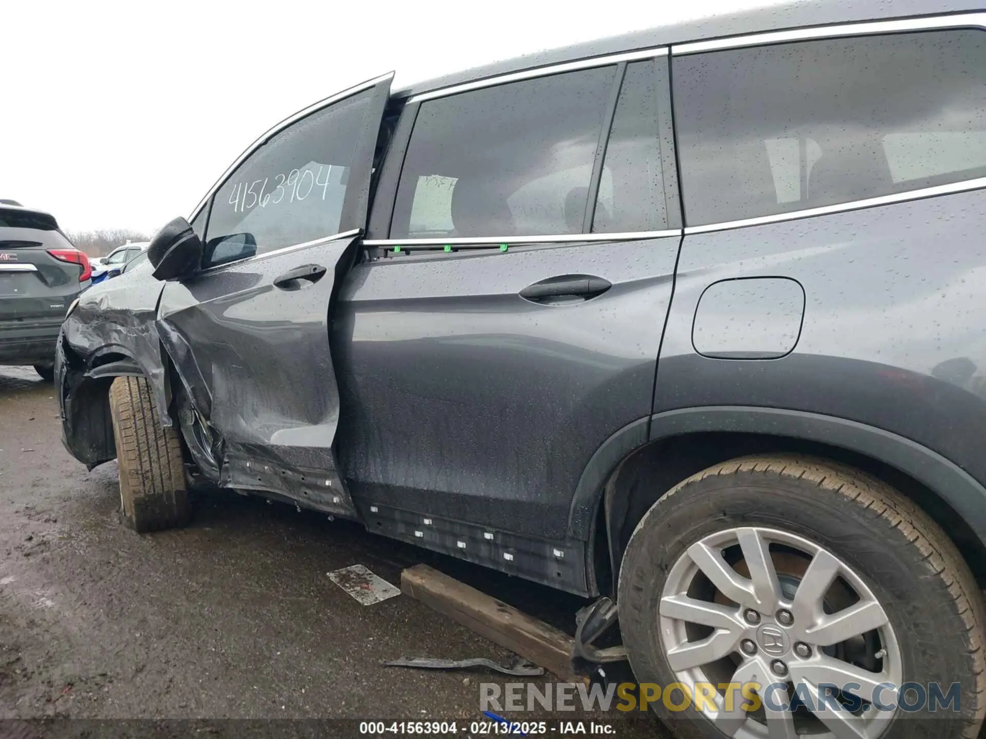 17 Photograph of a damaged car 5FNYF5H14LB017563 HONDA PILOT 2020