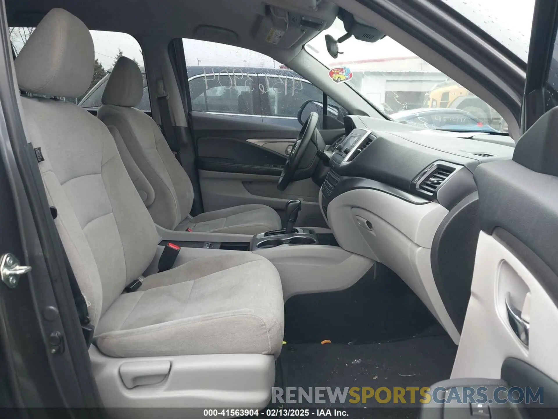 5 Photograph of a damaged car 5FNYF5H14LB017563 HONDA PILOT 2020