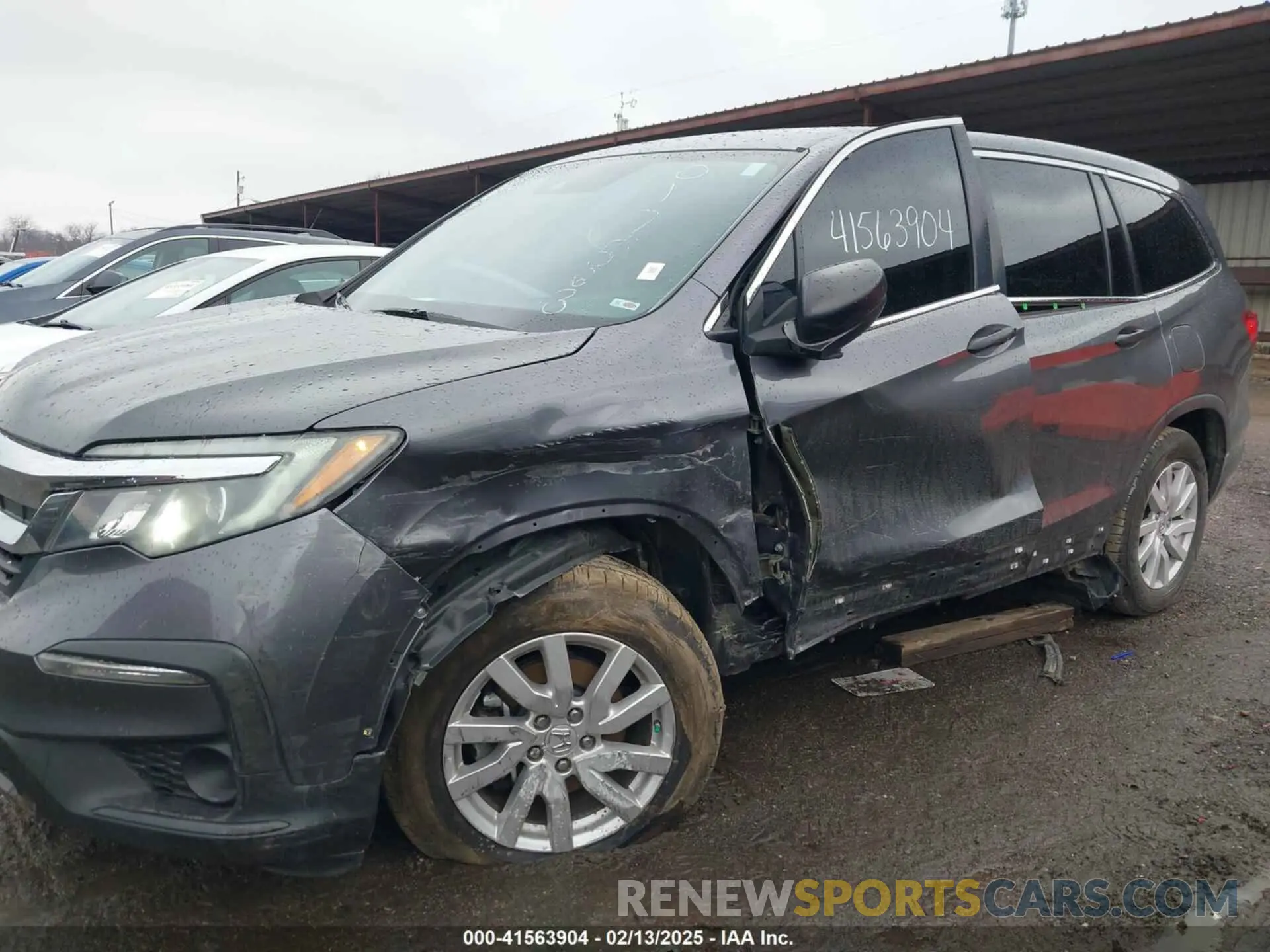 6 Photograph of a damaged car 5FNYF5H14LB017563 HONDA PILOT 2020
