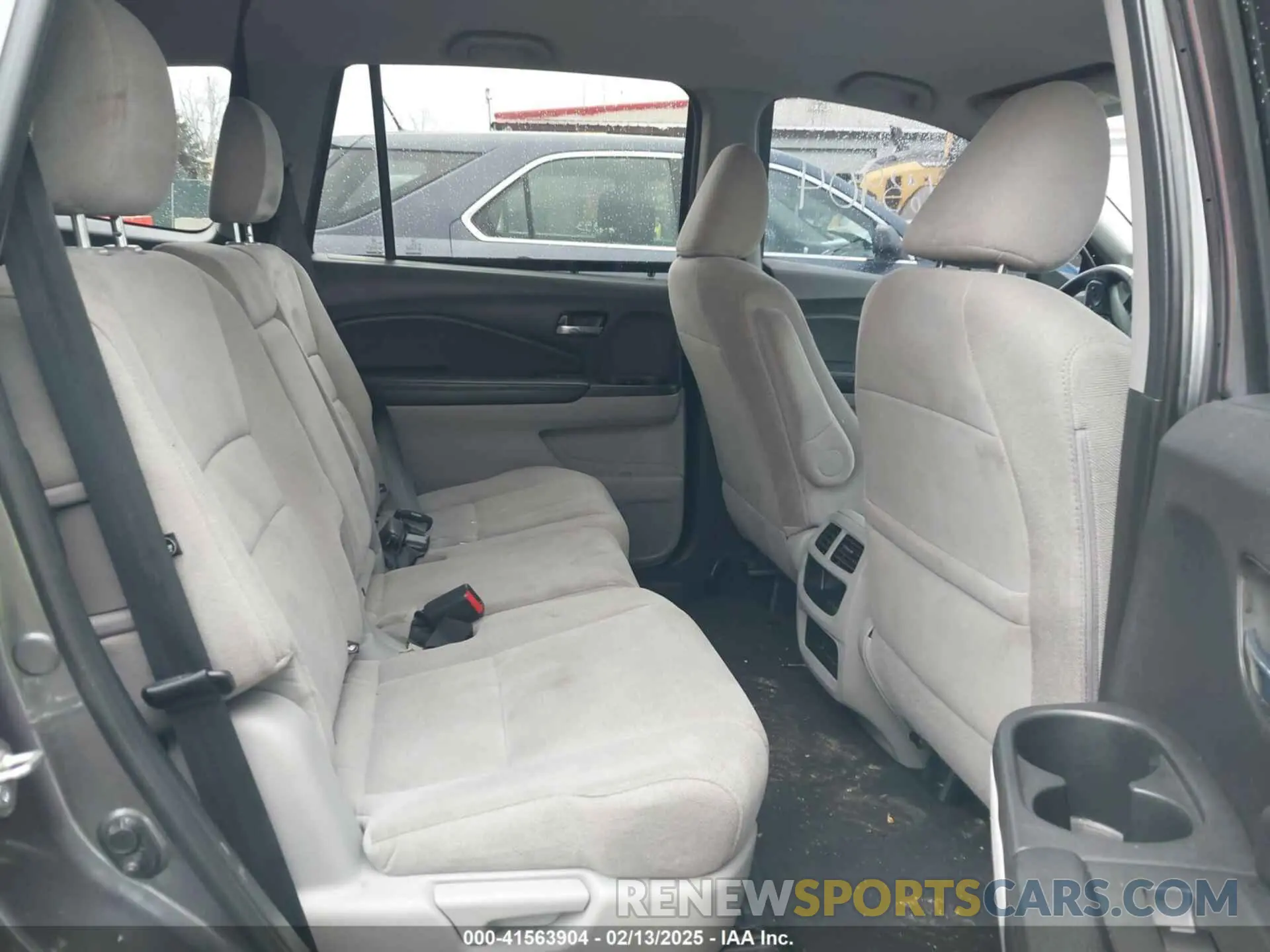 8 Photograph of a damaged car 5FNYF5H14LB017563 HONDA PILOT 2020