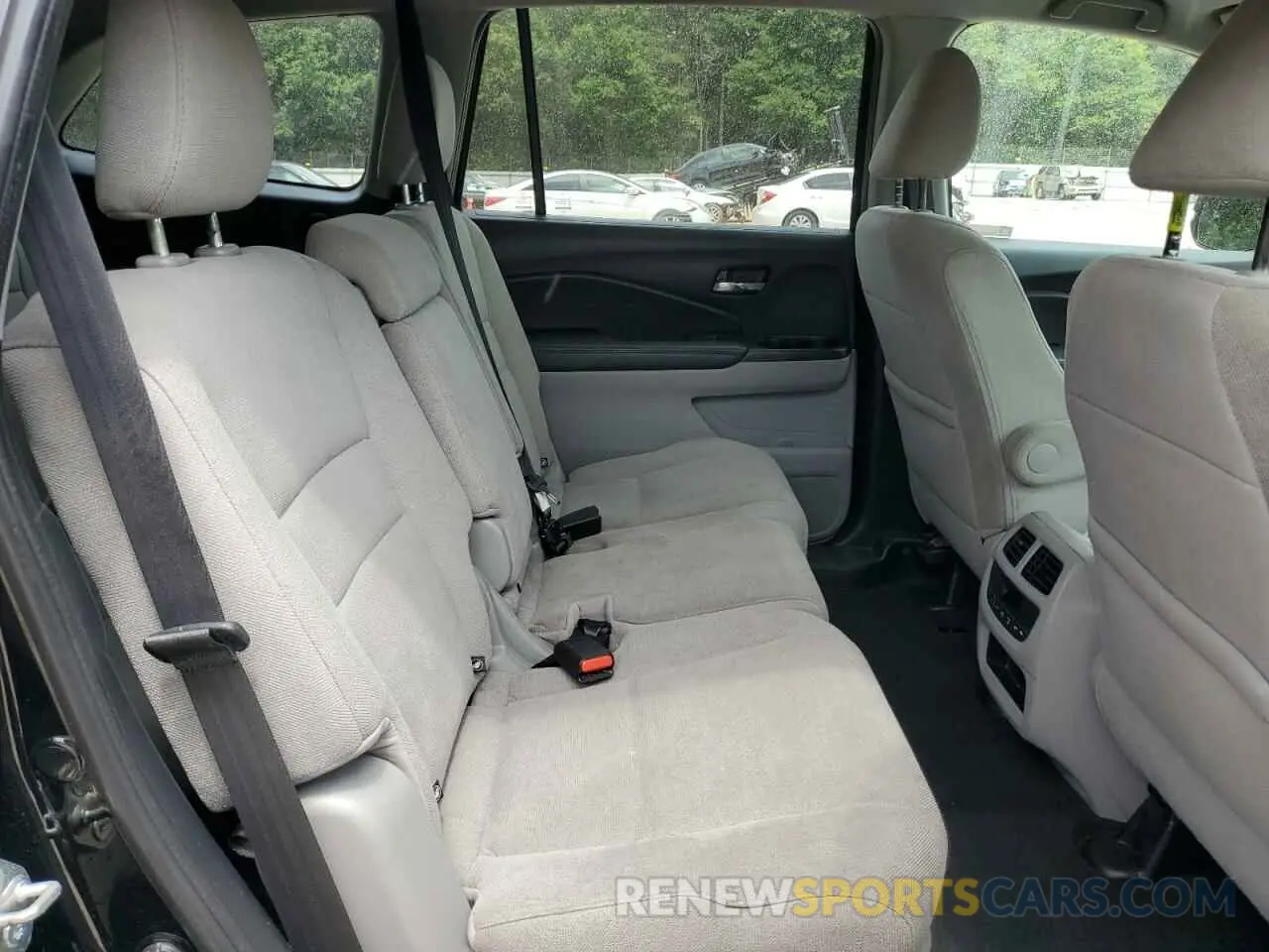11 Photograph of a damaged car 5FNYF5H33LB001663 HONDA PILOT 2020