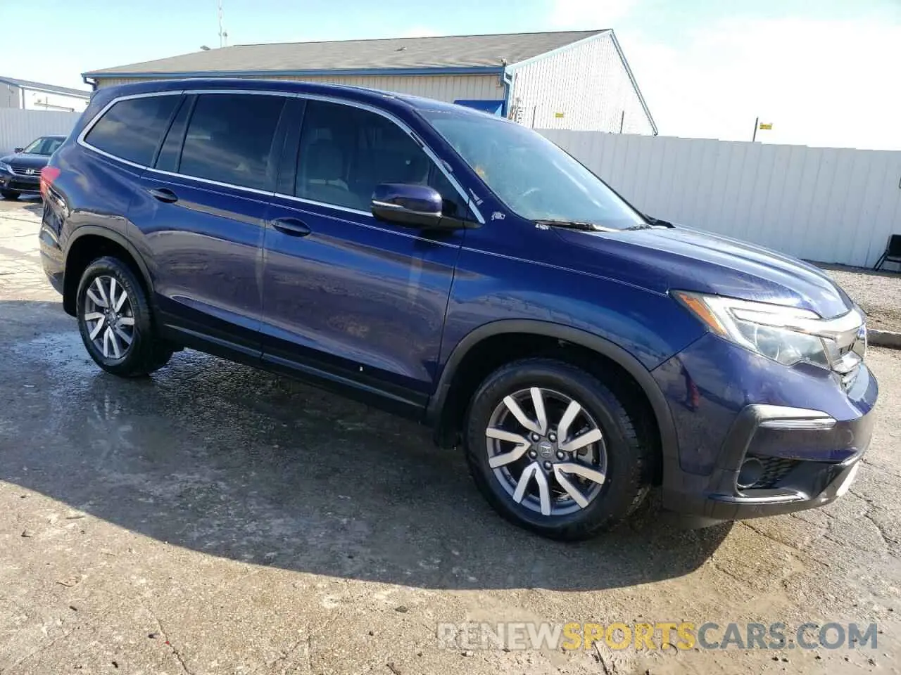 4 Photograph of a damaged car 5FNYF5H34LB011585 HONDA PILOT 2020