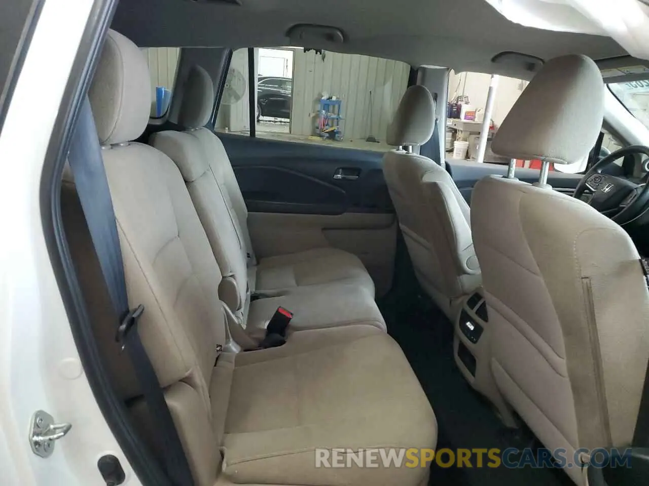 11 Photograph of a damaged car 5FNYF5H35LB022482 HONDA PILOT 2020
