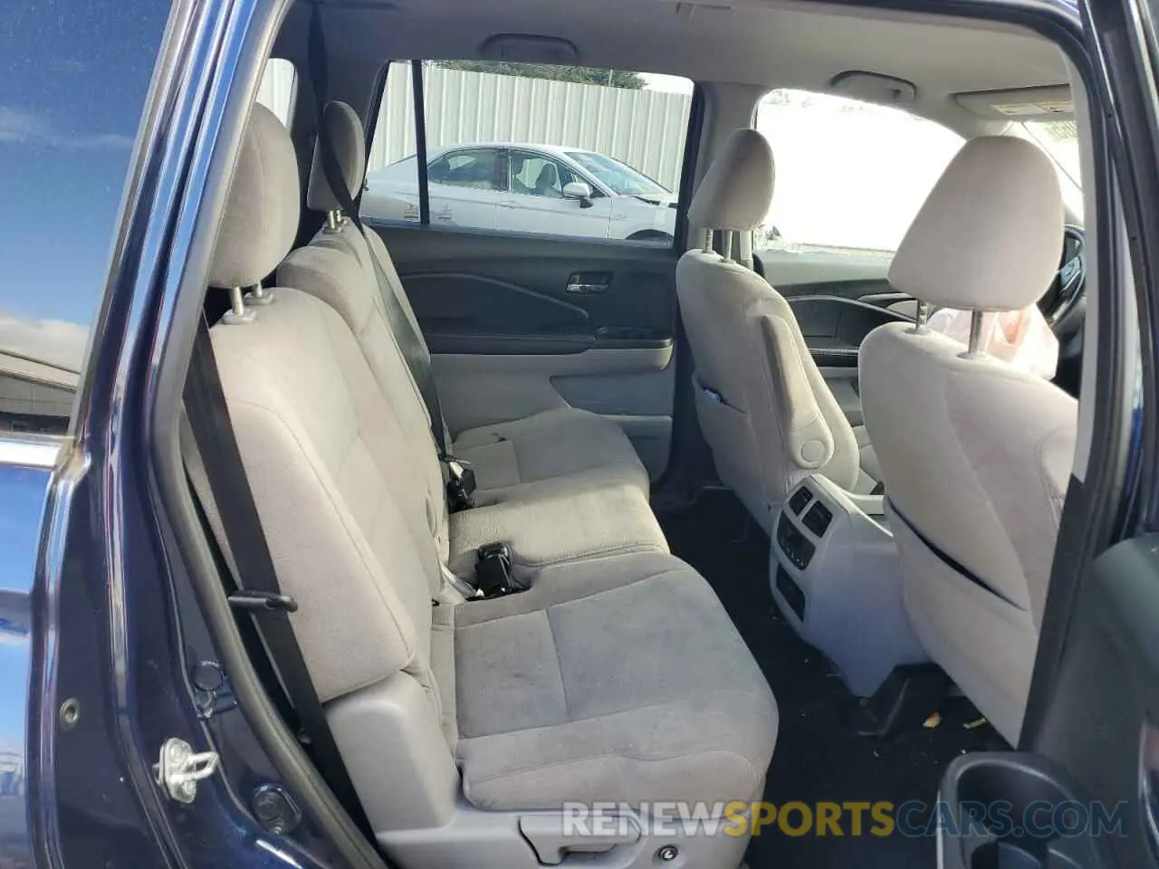 11 Photograph of a damaged car 5FNYF5H39LB016023 HONDA PILOT 2020