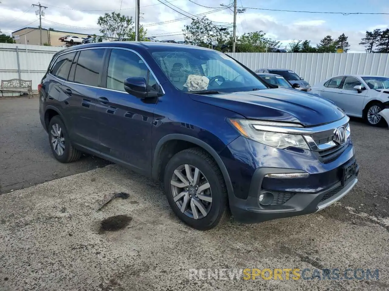 4 Photograph of a damaged car 5FNYF5H39LB016023 HONDA PILOT 2020