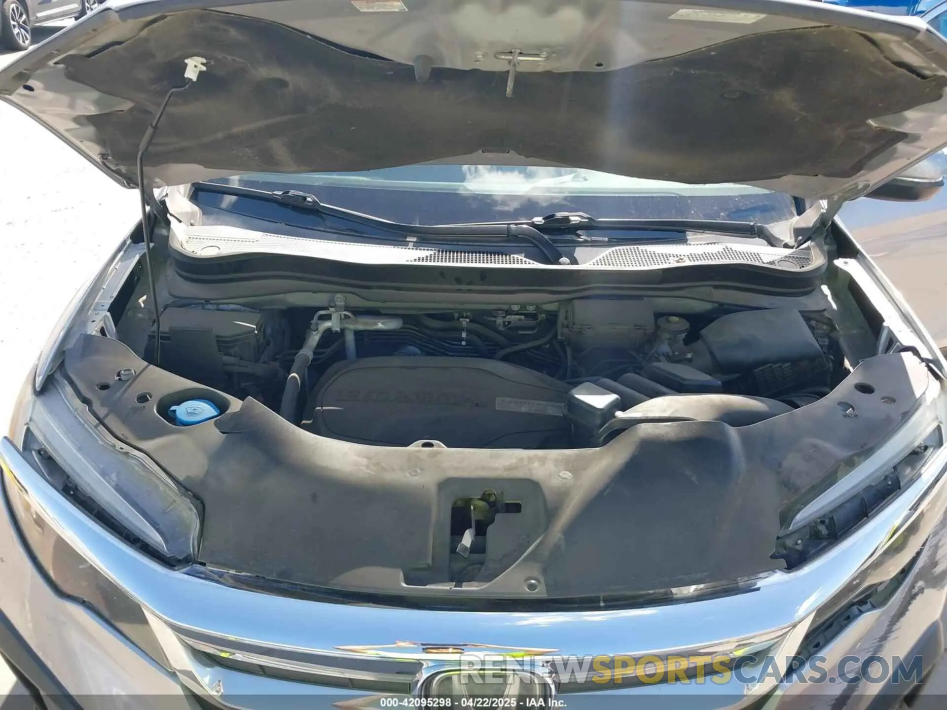 10 Photograph of a damaged car 5FNYF5H46LB004744 HONDA PILOT 2020