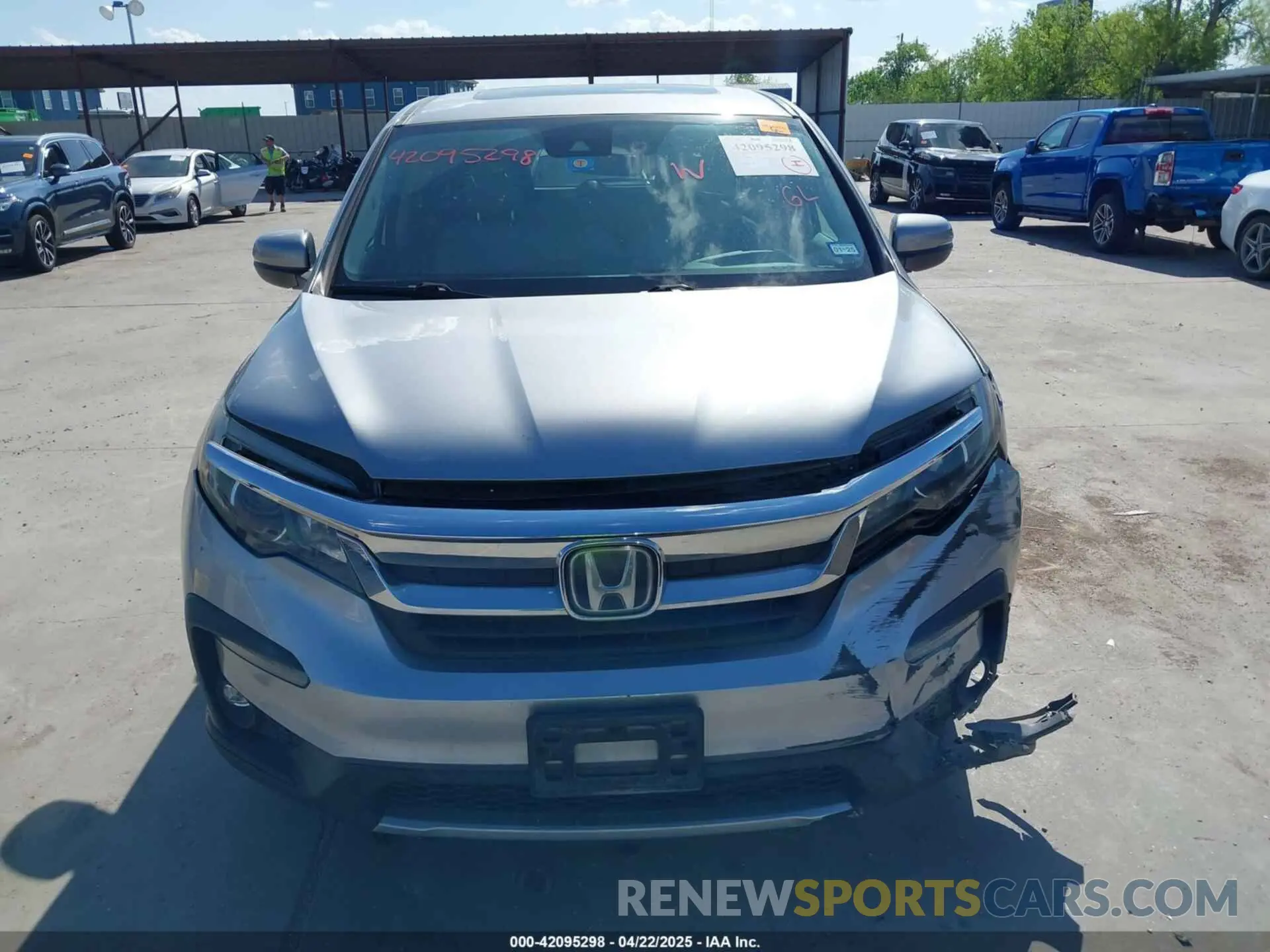 11 Photograph of a damaged car 5FNYF5H46LB004744 HONDA PILOT 2020